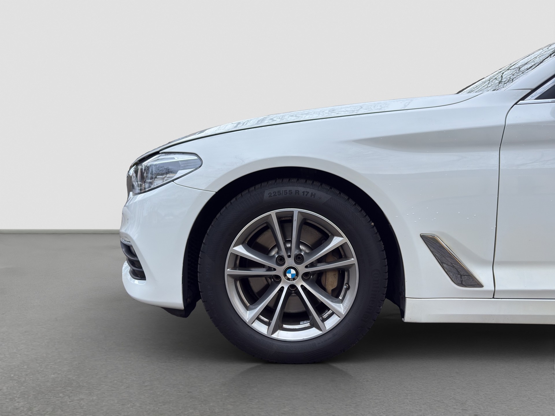 BMW 530d xDrive Touring Steptronic ** CH Fhz ** 1. Hand ** Ab MFK ** Anh.-Kuppl. **-image-7