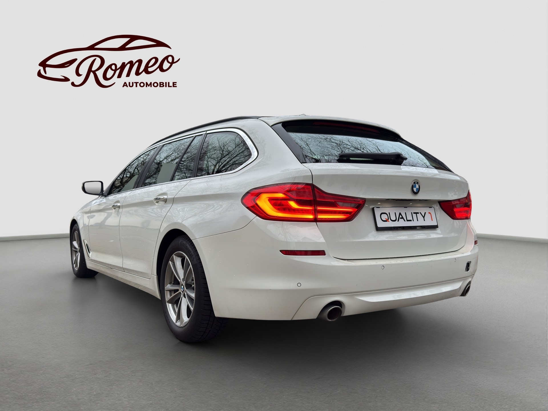 BMW 530d xDrive Touring Steptronic ** CH Fhz ** 1. Hand ** Ab MFK ** Anh.-Kuppl. **-image-1