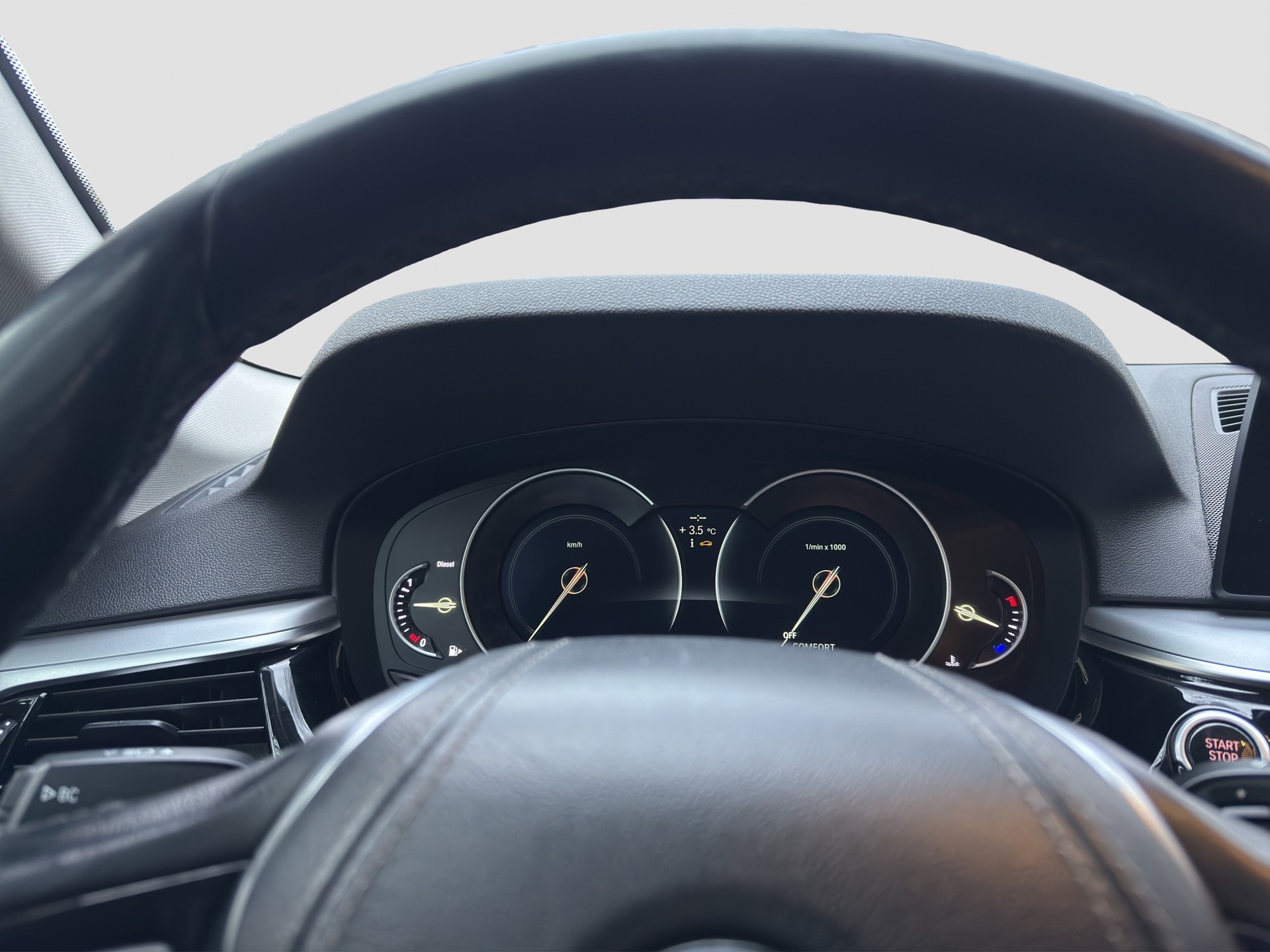 BMW 530d xDrive Touring Steptronic ** CH Fhz ** 1. Hand ** Ab MFK ** Anh.-Kuppl. **-image-13