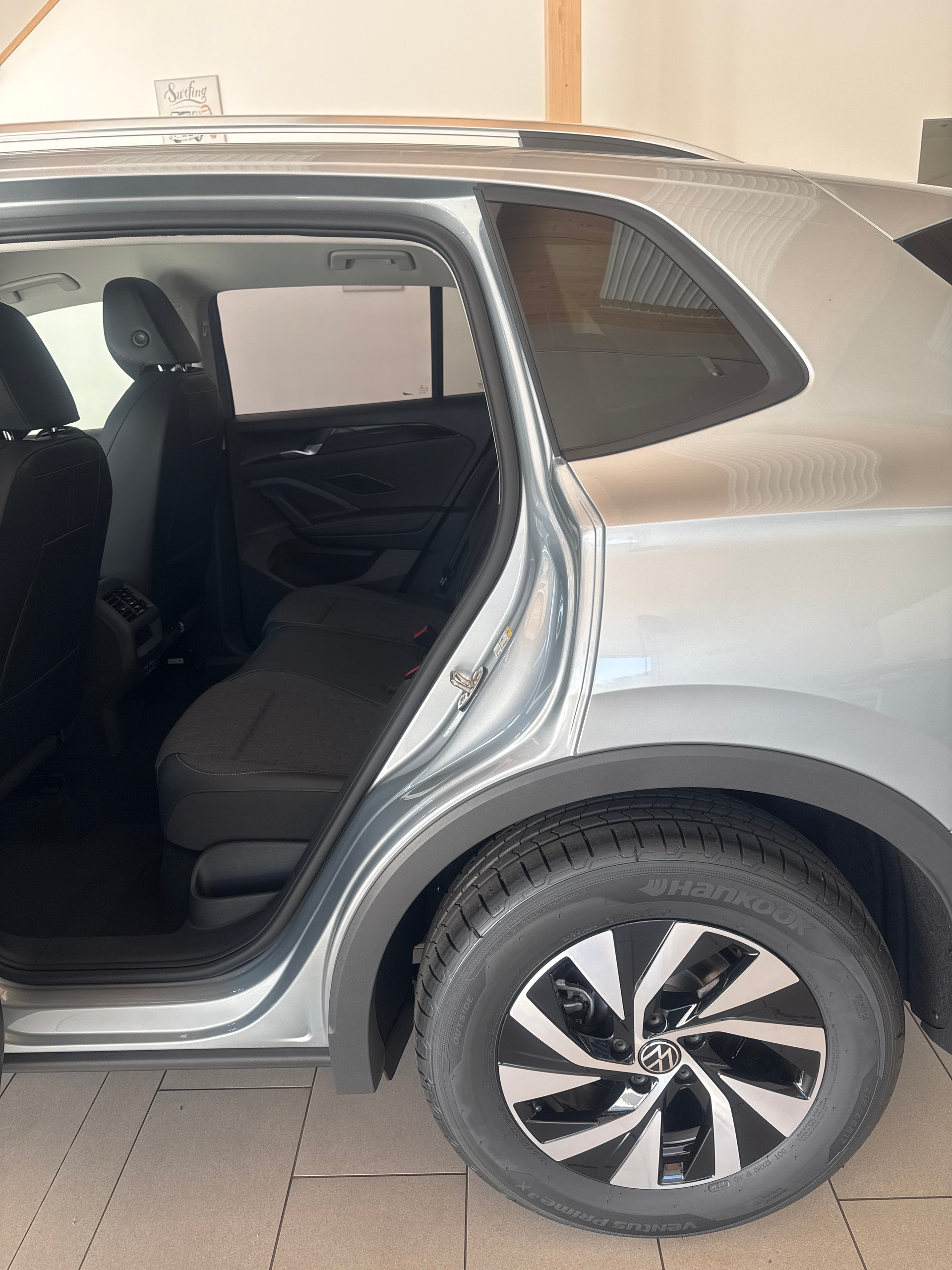 VW Tiguan 2.0 TSI Life United DSG 4motion-image-4
