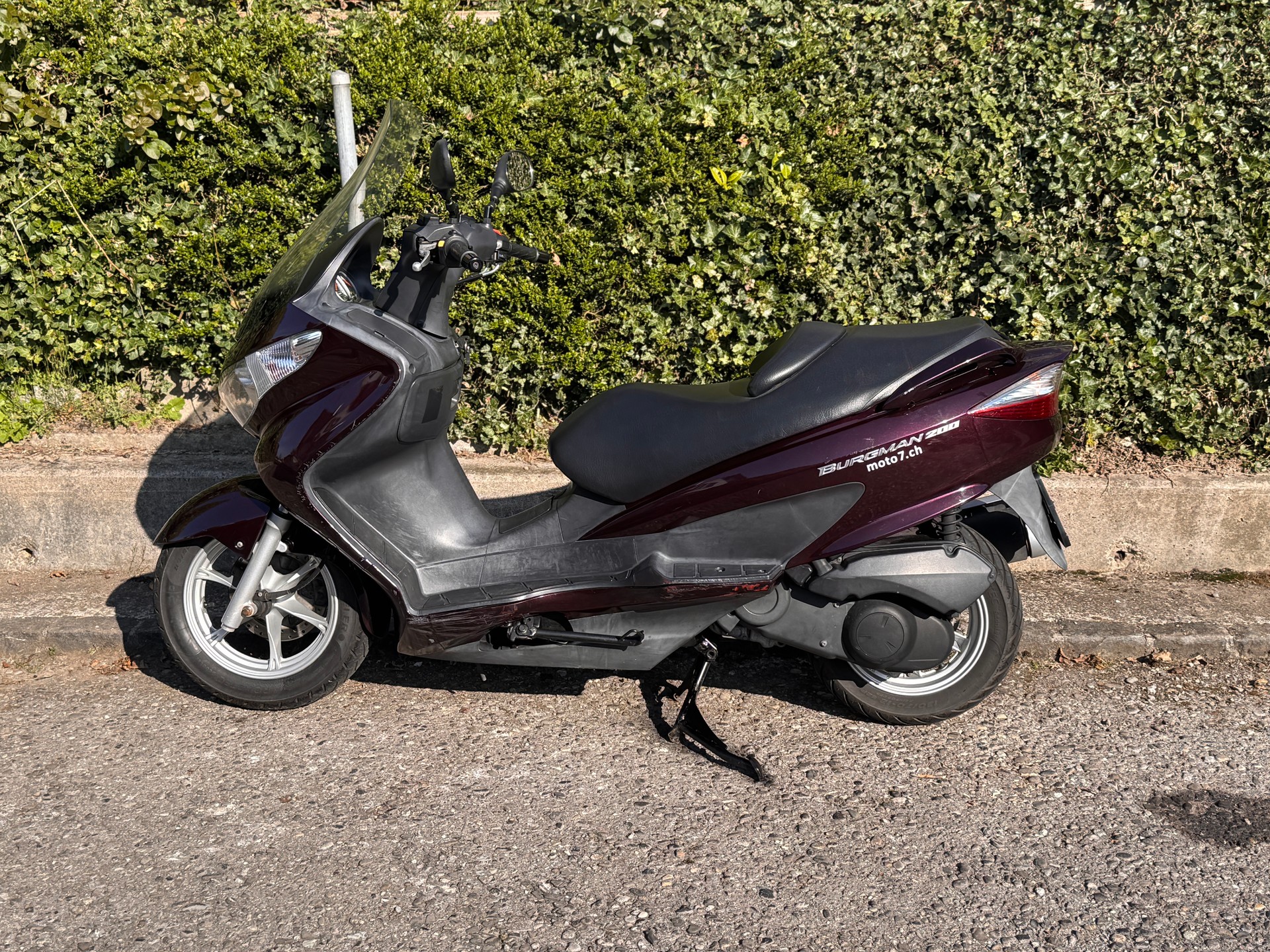 SUZUKI UH 200G Burgman-showroom-element-1