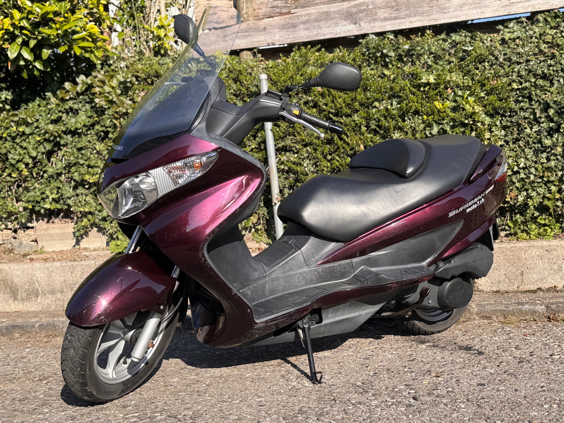 SUZUKI UH 200G Burgman-showroom-element-2