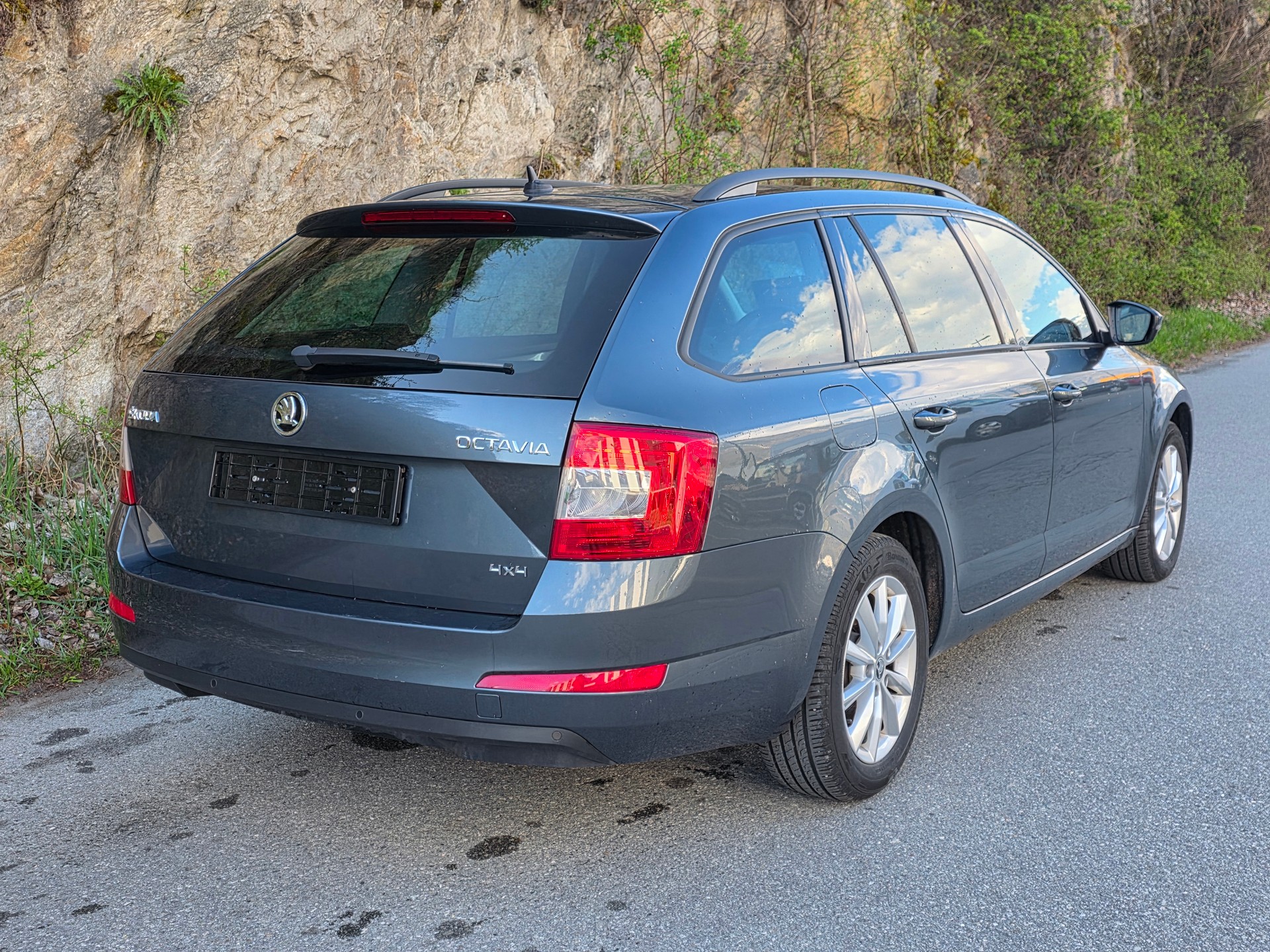 SKODA Octavia Combi 2.0 TDI Style 4x4 DSG-image-3