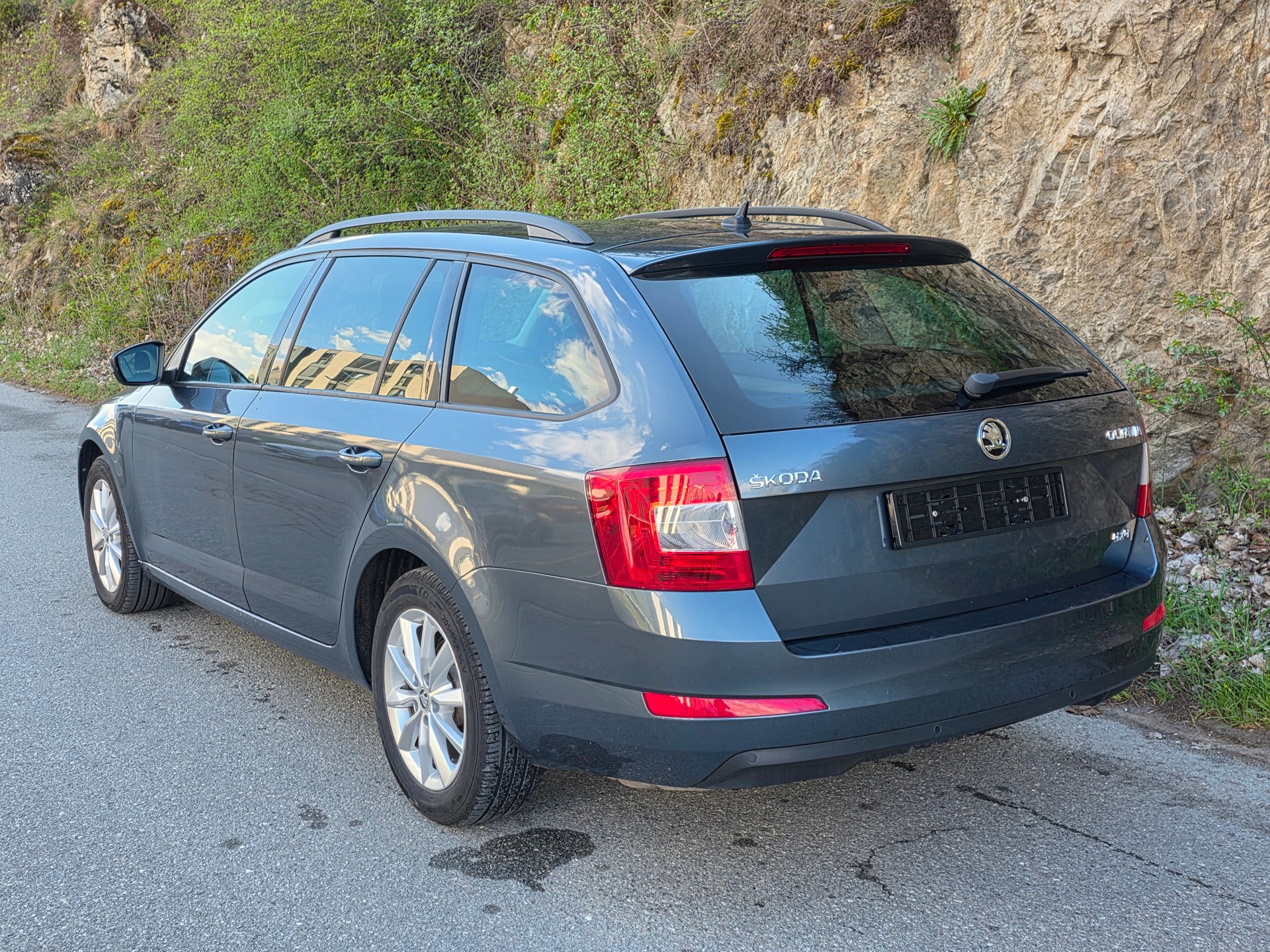 SKODA Octavia Combi 2.0 TDI Style 4x4 DSG-image-2