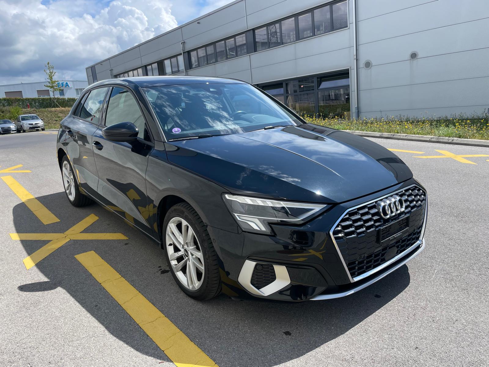 AUDI A3 Sportback 40 TFSI e S line S-tronic (35)-image-2