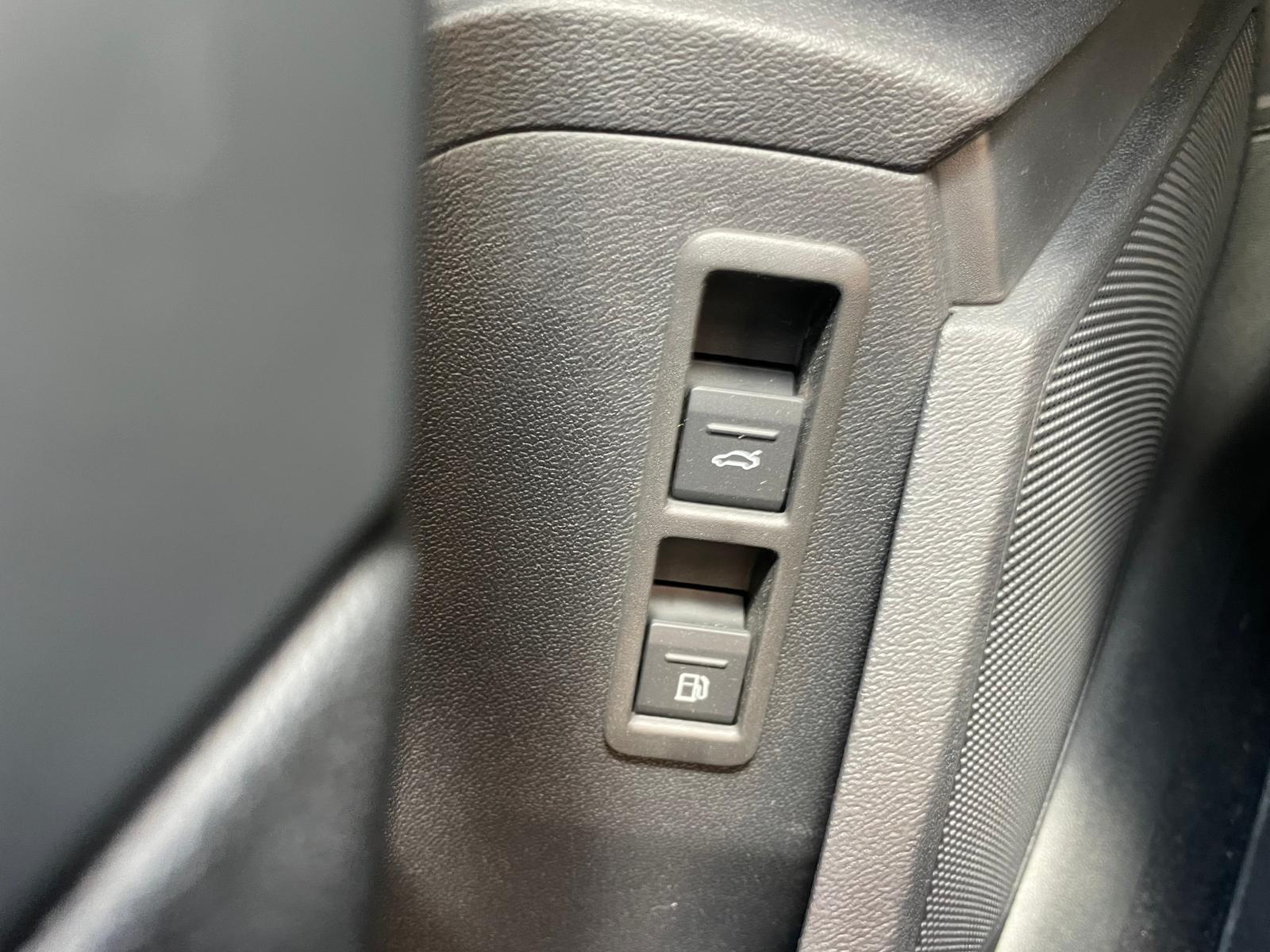 AUDI A3 Sportback 40 TFSI e S line S-tronic (35)-image-9