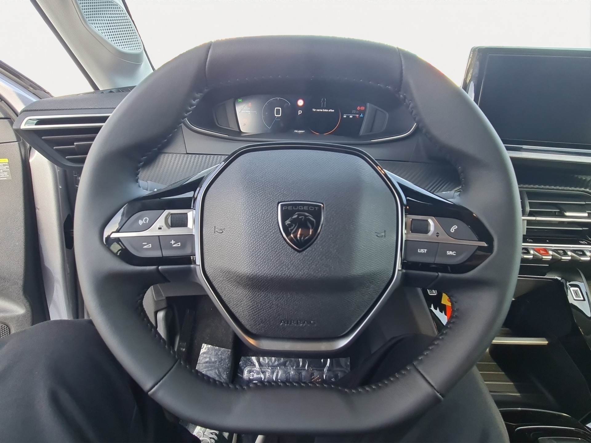 PEUGEOT 208 1.2 MHEV 110 Allure-image-9