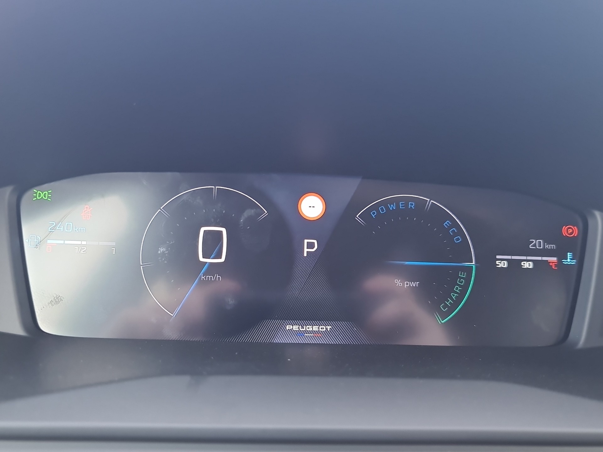 PEUGEOT 208 1.2 MHEV 110 Allure-image-10
