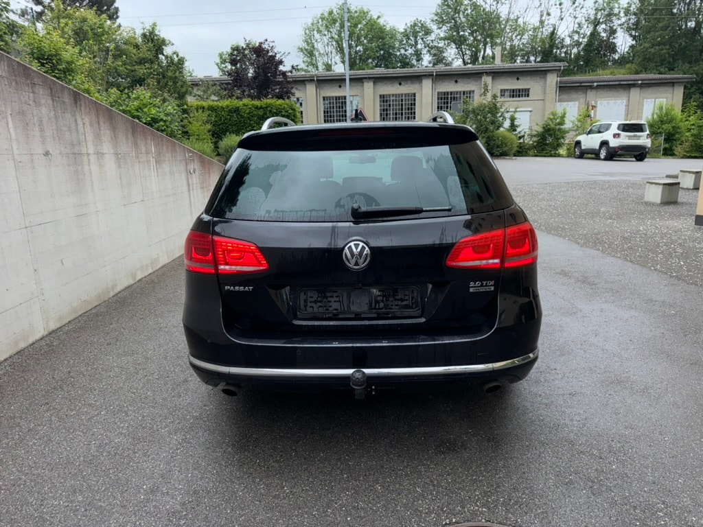VW Passat Variant 2.0 TDI BMT R-Design 4M DSG-image-2