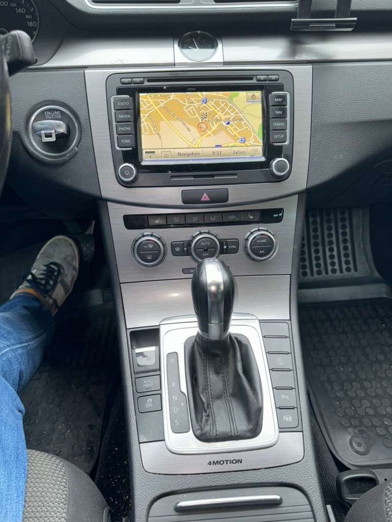 VW Passat Variant 2.0 TDI BMT R-Design 4M DSG-image-4