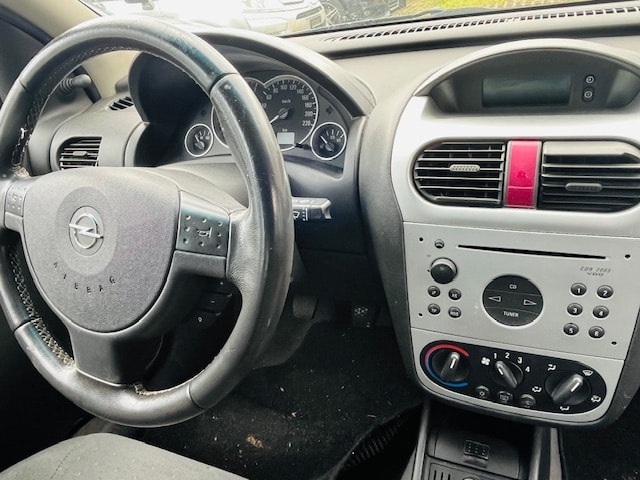 OPEL Corsa 1.2 16V Njoy-image-9