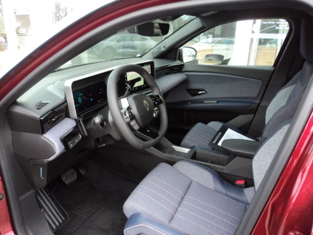 RENAULT R4 E-Tech Comfort Range 52 kWh Techno-image-4