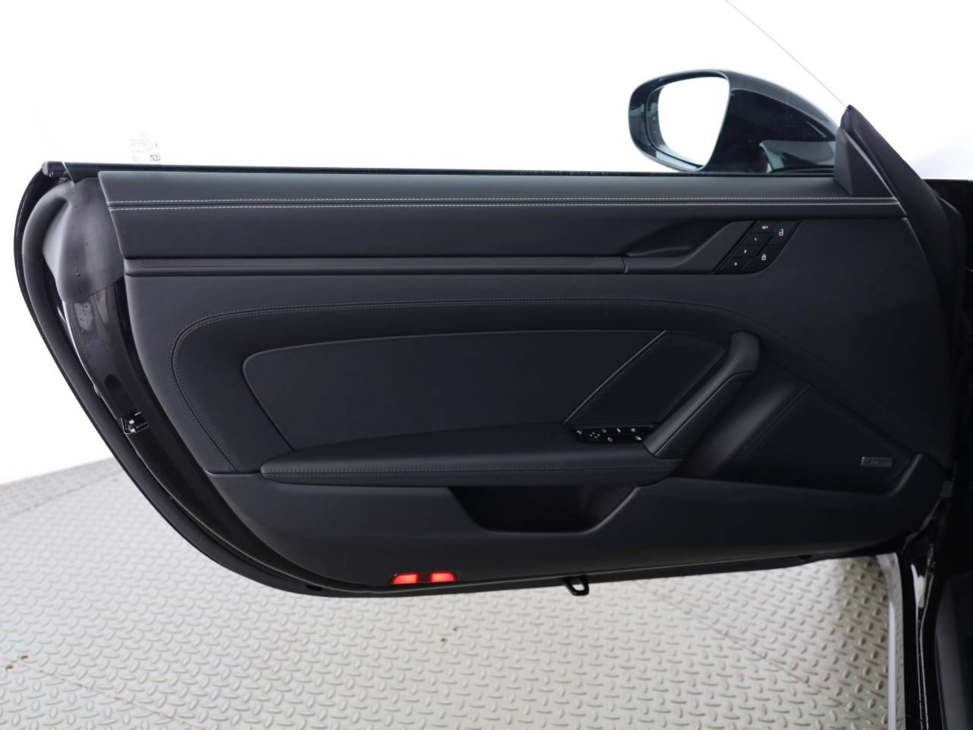 PORSCHE 911 Carrera GTS Cabriolet-image-18