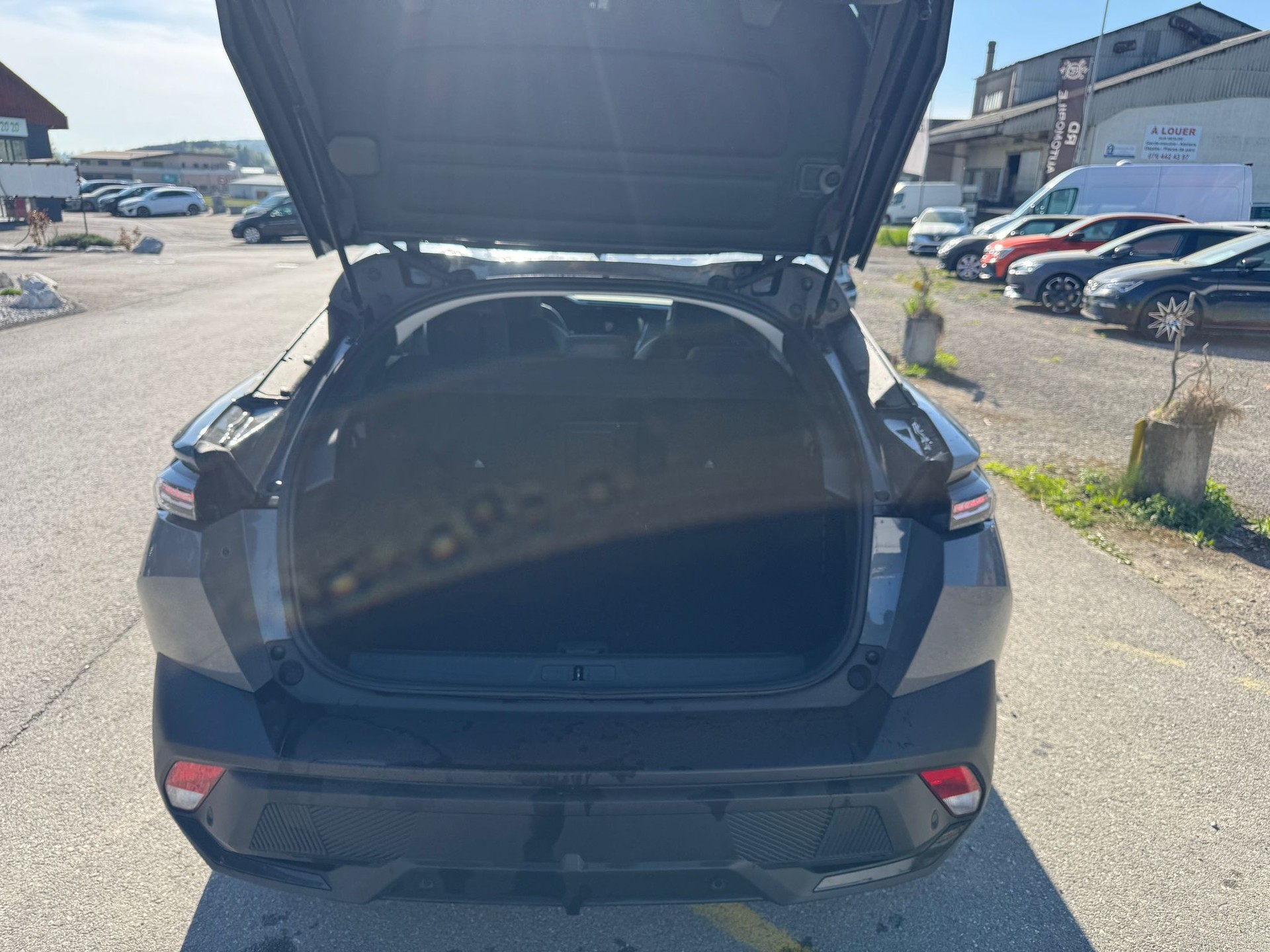 PEUGEOT 408 1.6 PHEV 180 Allure Pack-image-11