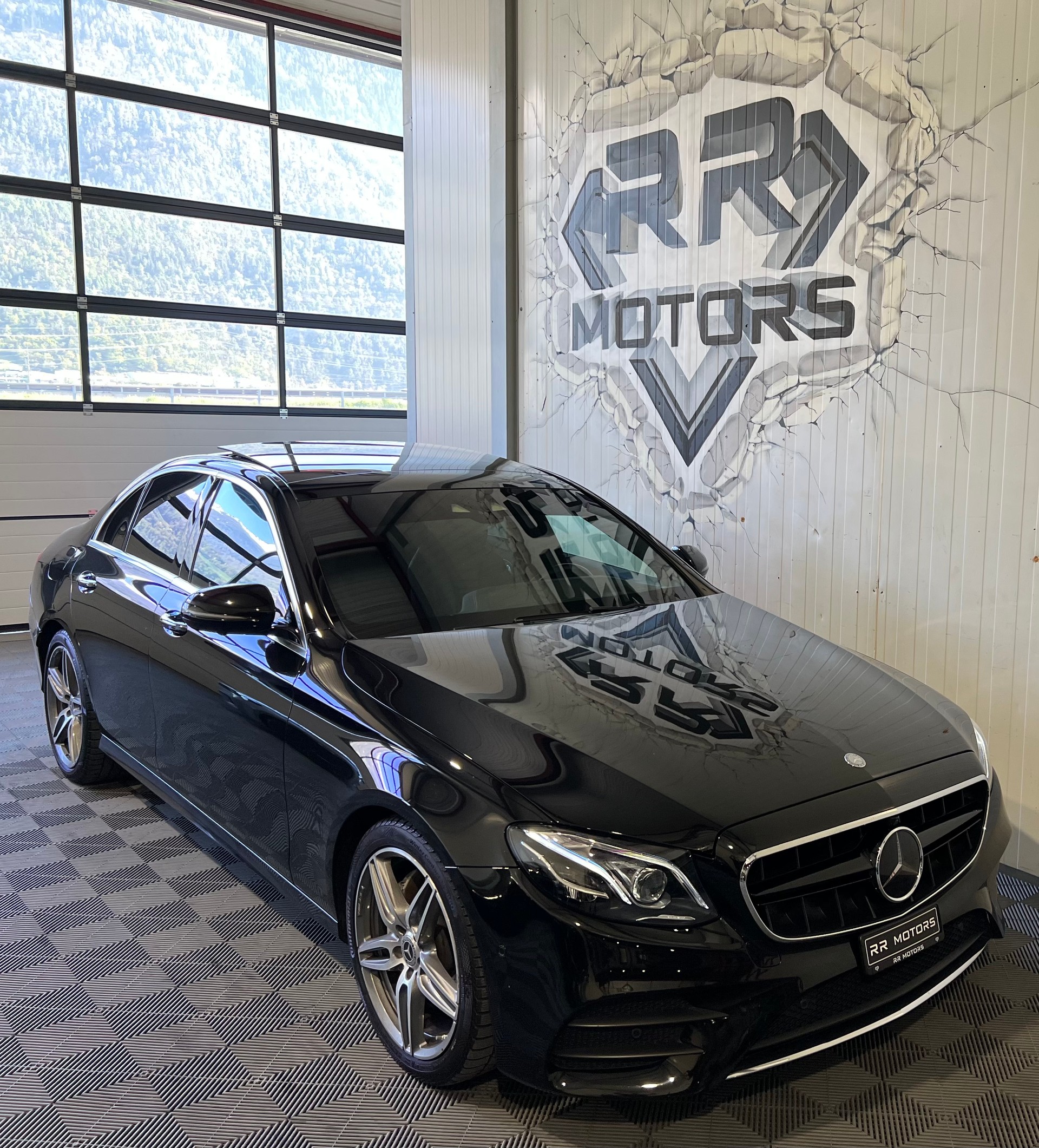 MERCEDES-BENZ E 220 d AMG Line 9G-Tronic-image-5