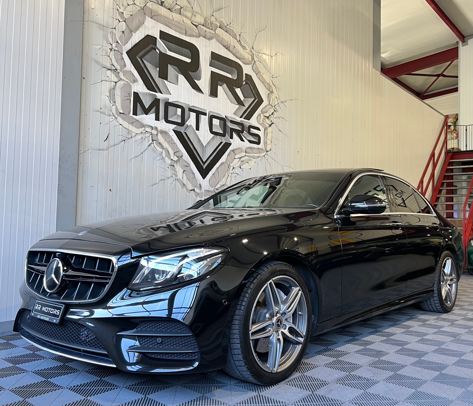 MERCEDES-BENZ E 220 d AMG Line 9G-Tronic