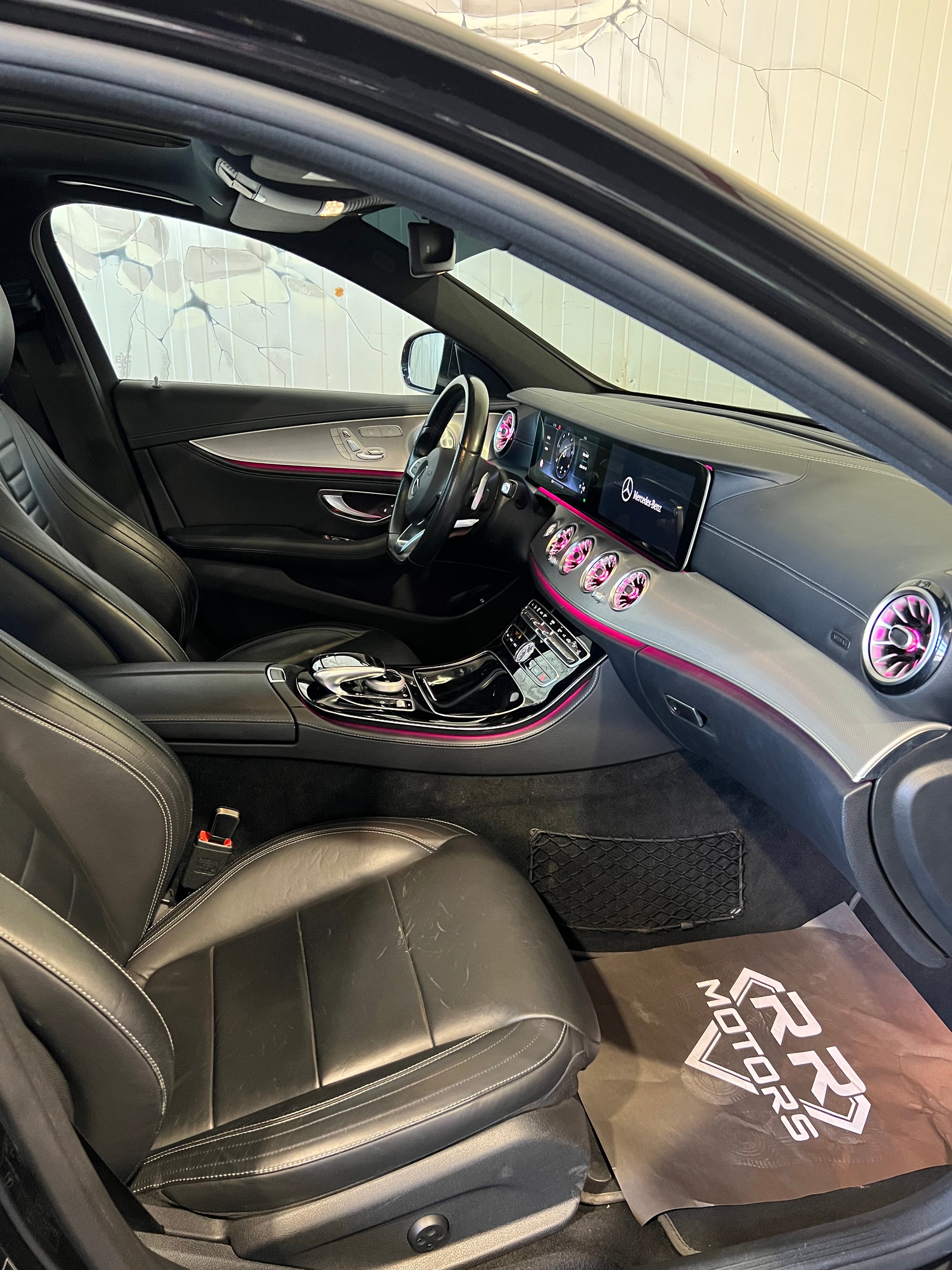 MERCEDES-BENZ E 220 d AMG Line 9G-Tronic-image-6