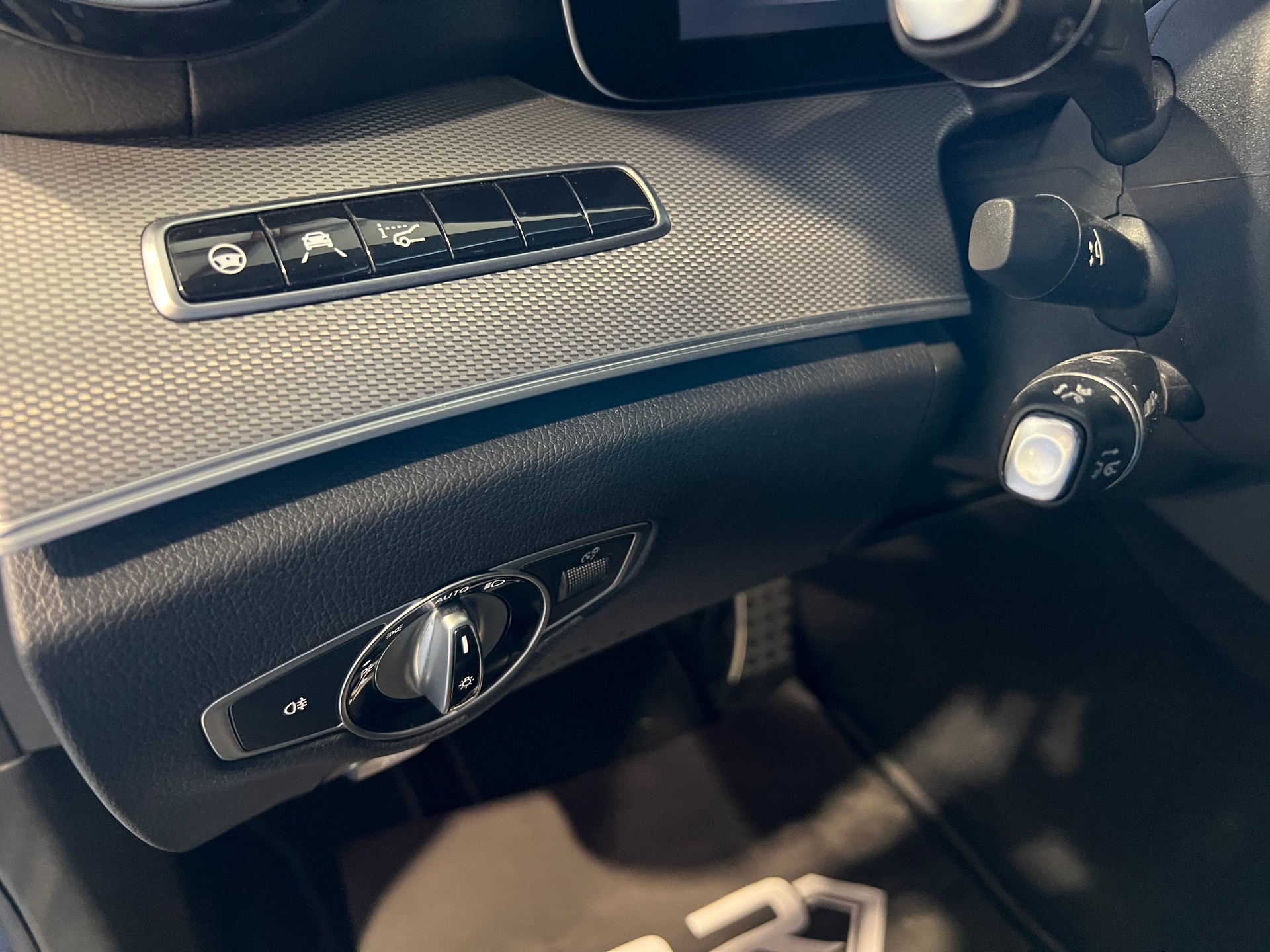 MERCEDES-BENZ E 220 d AMG Line 9G-Tronic-image-10