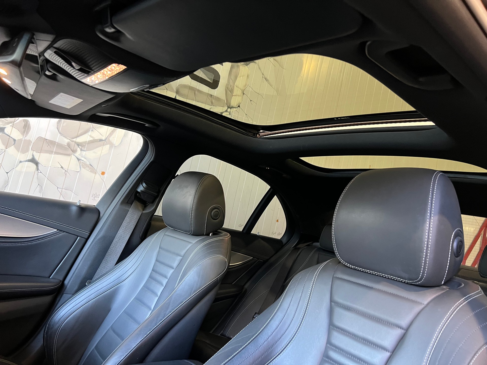 MERCEDES-BENZ E 220 d AMG Line 9G-Tronic-image-14