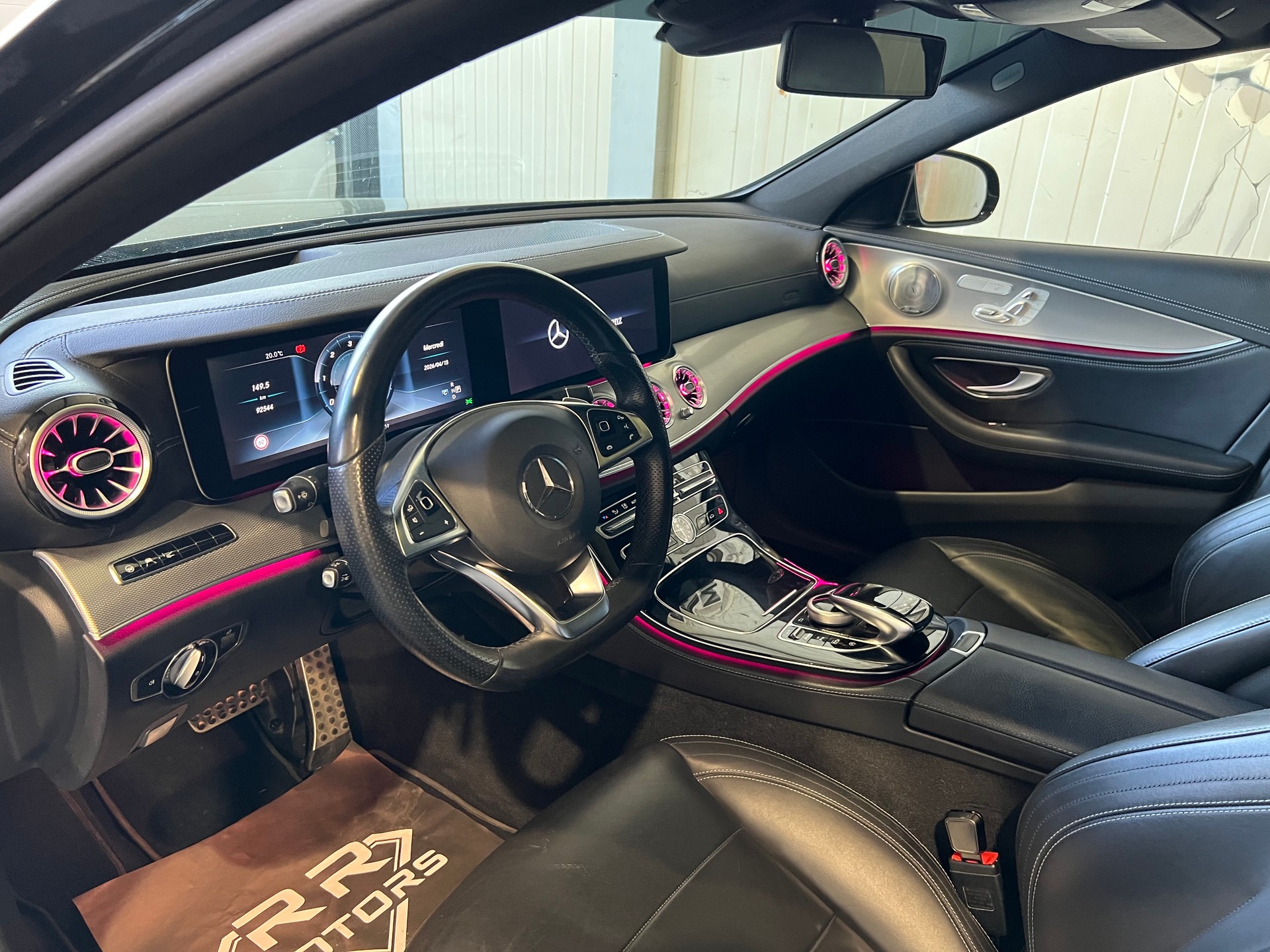 MERCEDES-BENZ E 220 d AMG Line 9G-Tronic-image-12