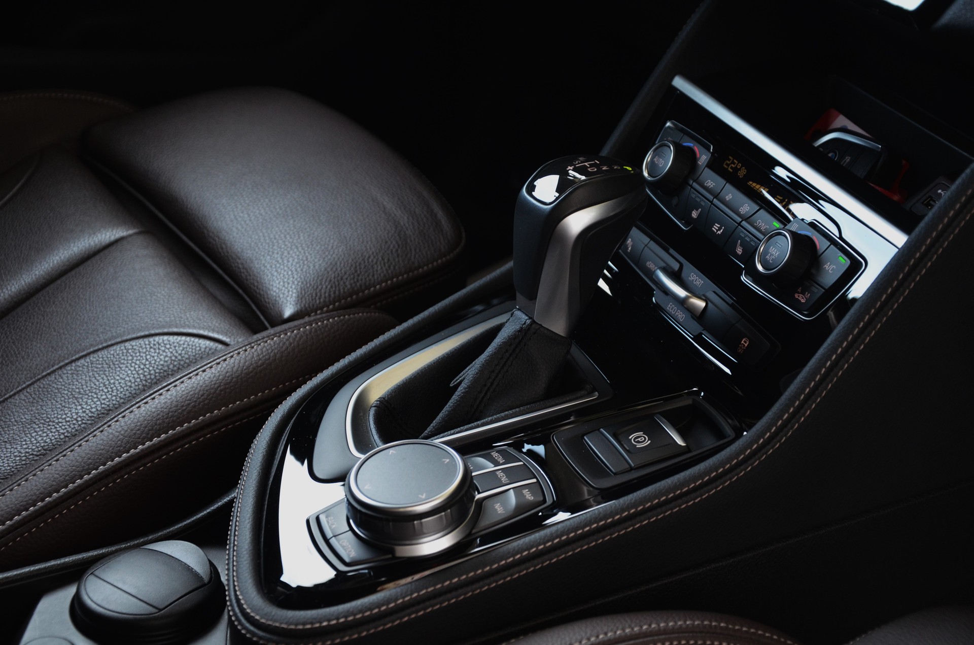 BMW 225xe iPerformance Active Tourer Steptronic Luxury Line*Ab MFK,1 Jahr oder 20'000km Garantie*-image-13