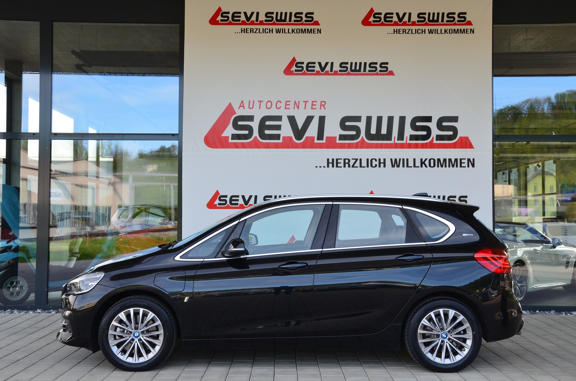 BMW 225xe iPerformance Active Tourer Steptronic Luxury Line*Ab MFK,1 Jahr oder 20'000km Garantie*-image-5