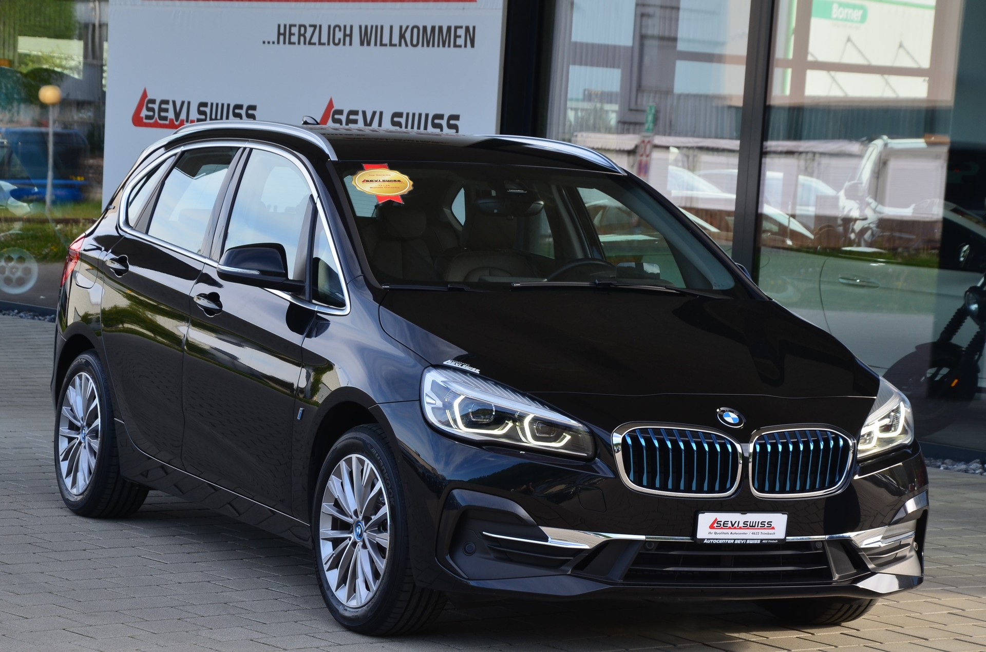 BMW 225xe iPerformance Active Tourer Steptronic Luxury Line*Ab MFK,1 Jahr oder 20'000km Garantie*-image-0