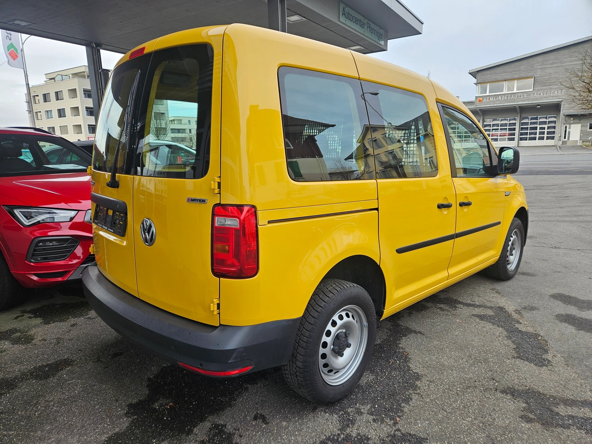 VW Caddy 2.0TDI 4Motion BlueMotion Technology-image-1
