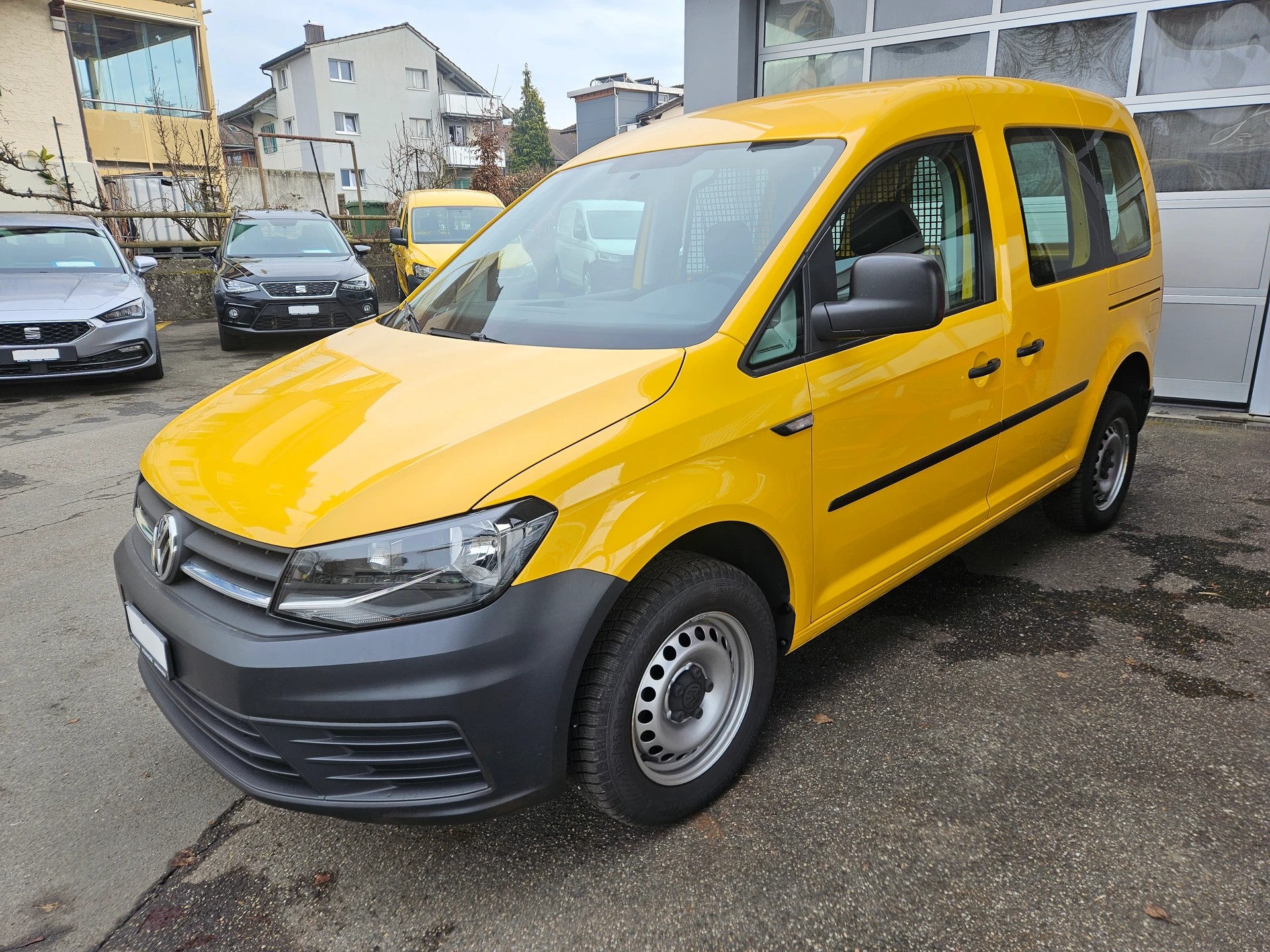 VW Caddy 2.0TDI 4Motion BlueMotion Technology-image-3