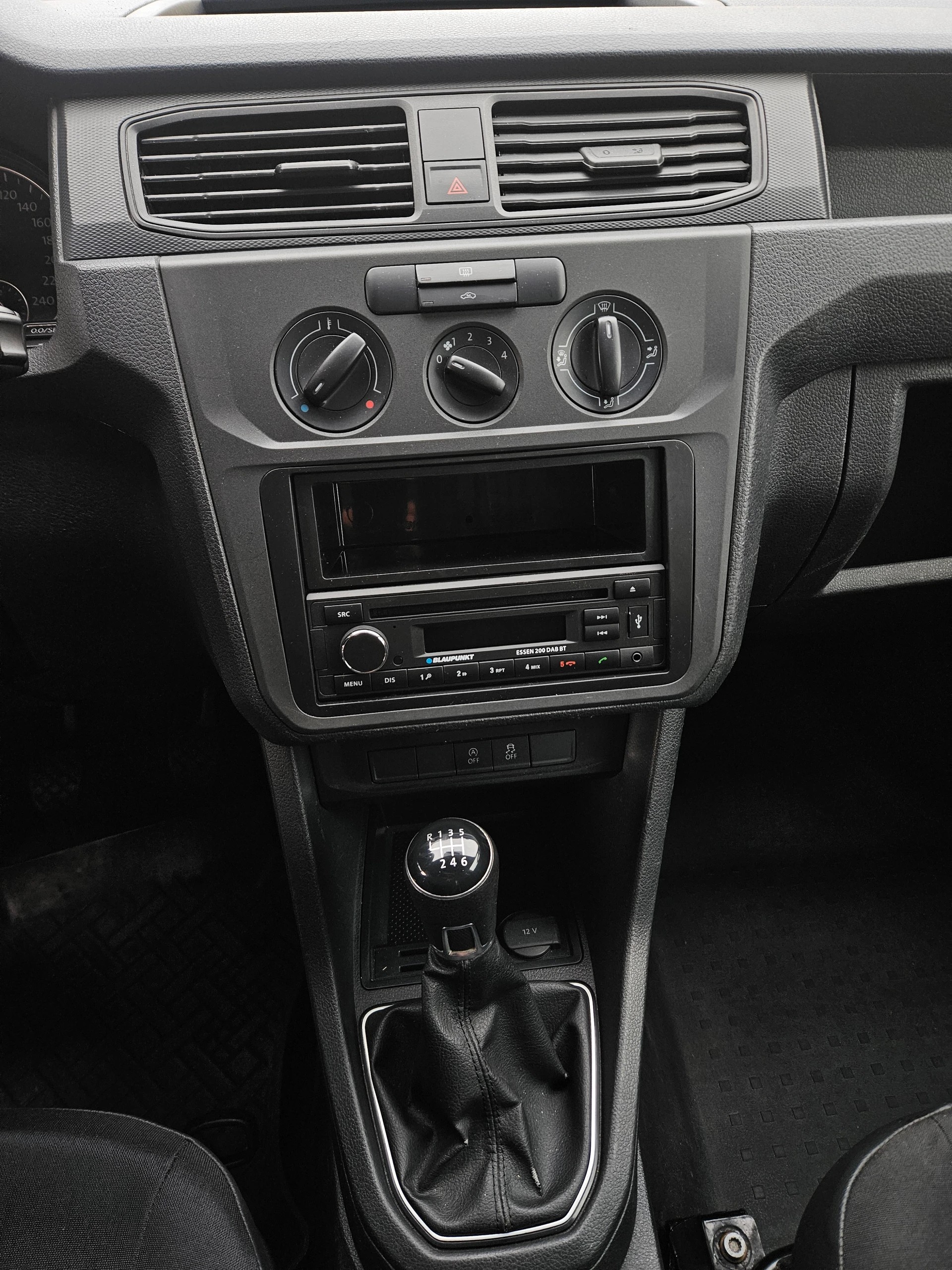 VW Caddy 2.0TDI 4Motion BlueMotion Technology-image-6