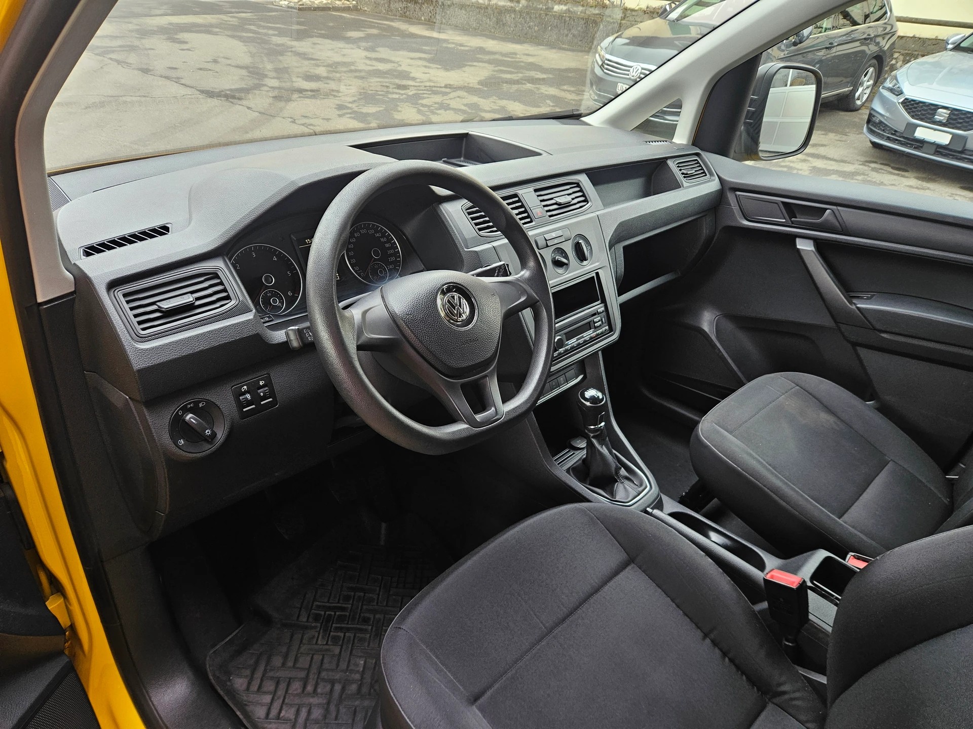 VW Caddy 2.0TDI 4Motion BlueMotion Technology-image-4