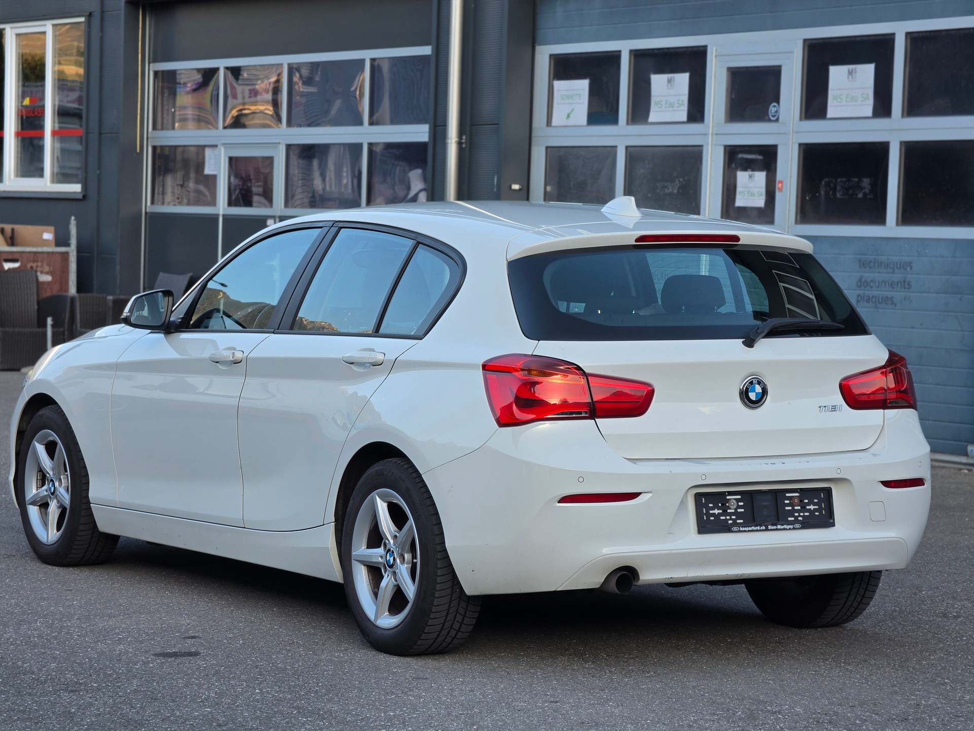 BMW 118i Sport Line Steptronic-image-4