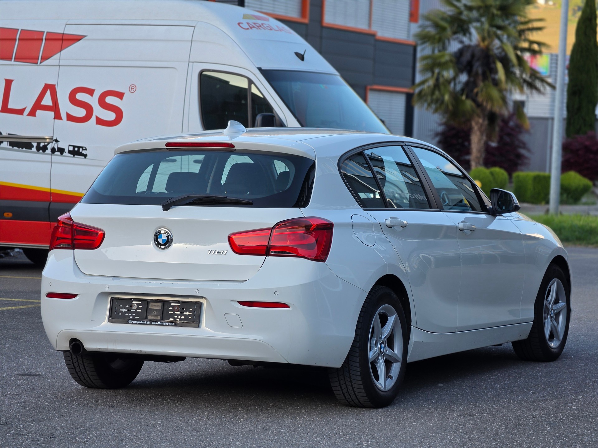 BMW 118i Sport Line Steptronic-image-5