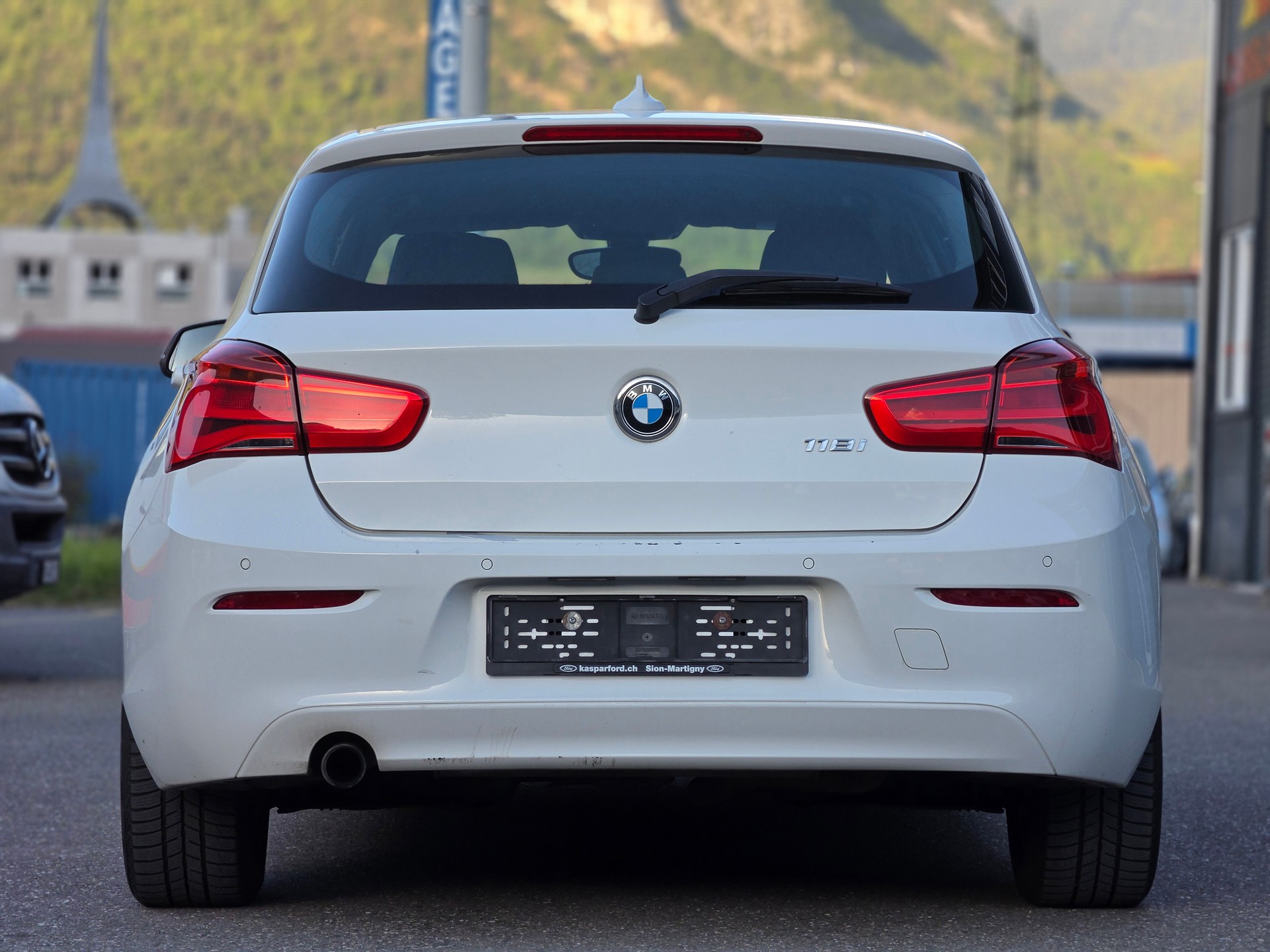 BMW 118i Sport Line Steptronic-image-3