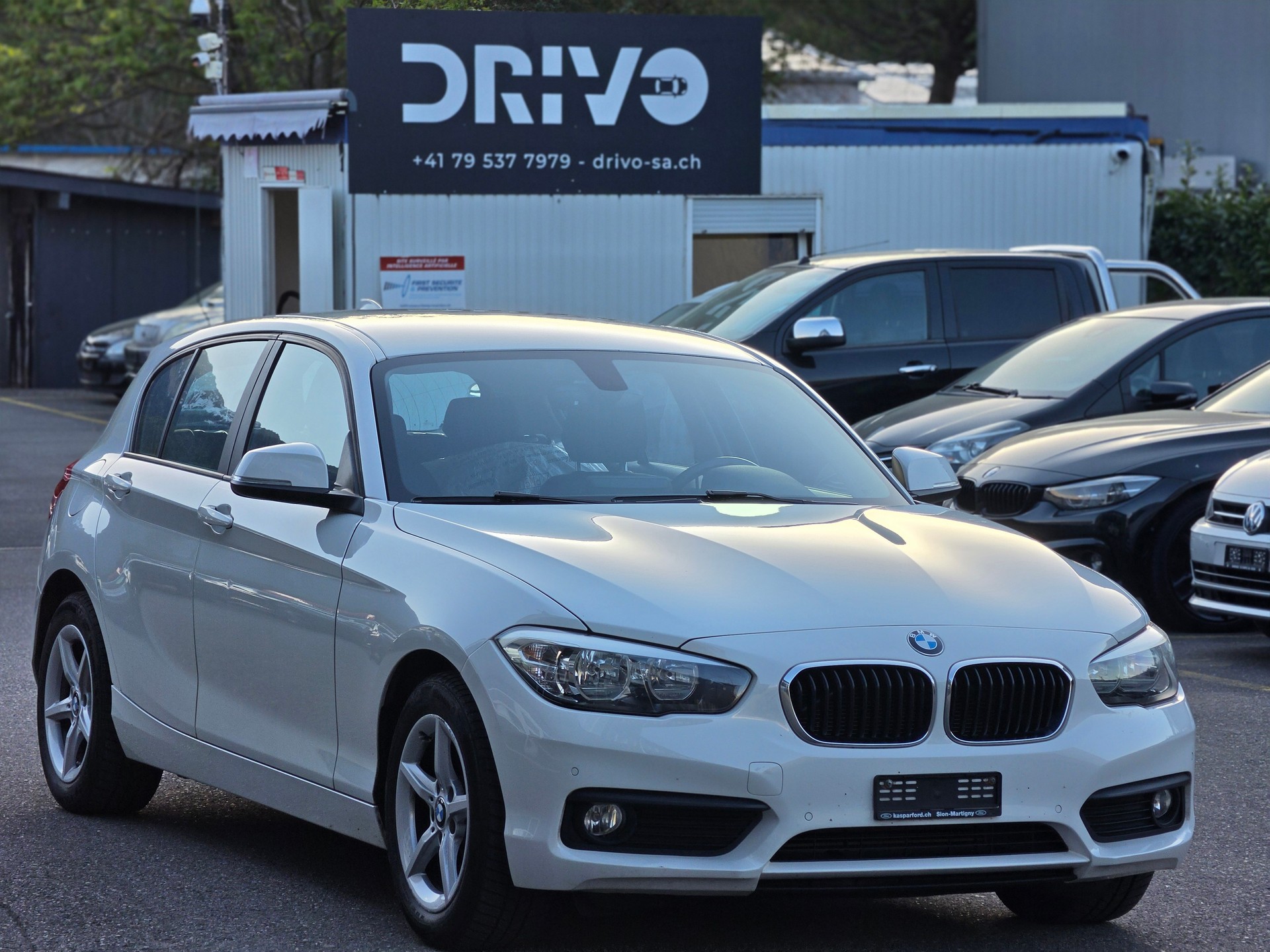 BMW 118i Sport Line Steptronic-image-0
