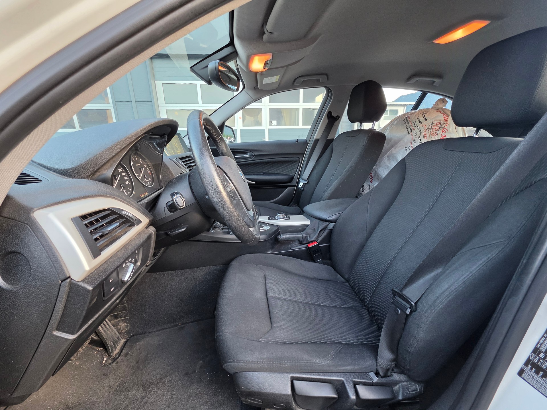 BMW 118i Sport Line Steptronic-image-8