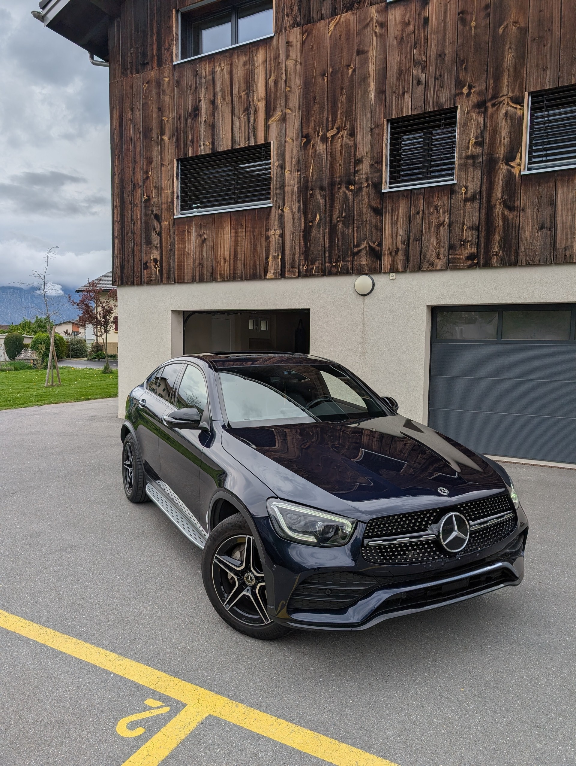 MERCEDES-BENZ GLC 300 AMG Line 4m-image-0