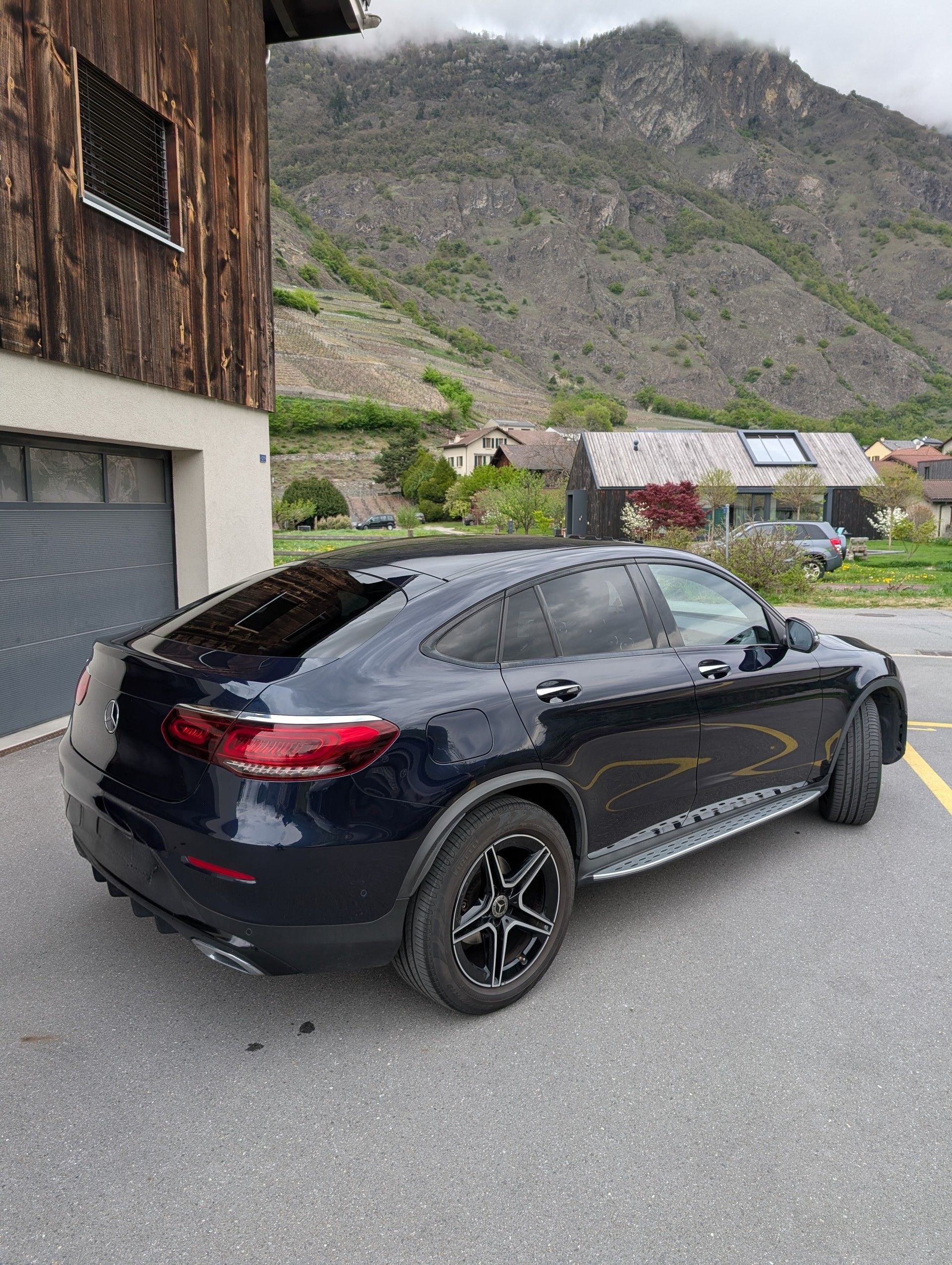 MERCEDES-BENZ GLC 300 AMG Line 4m-image-2