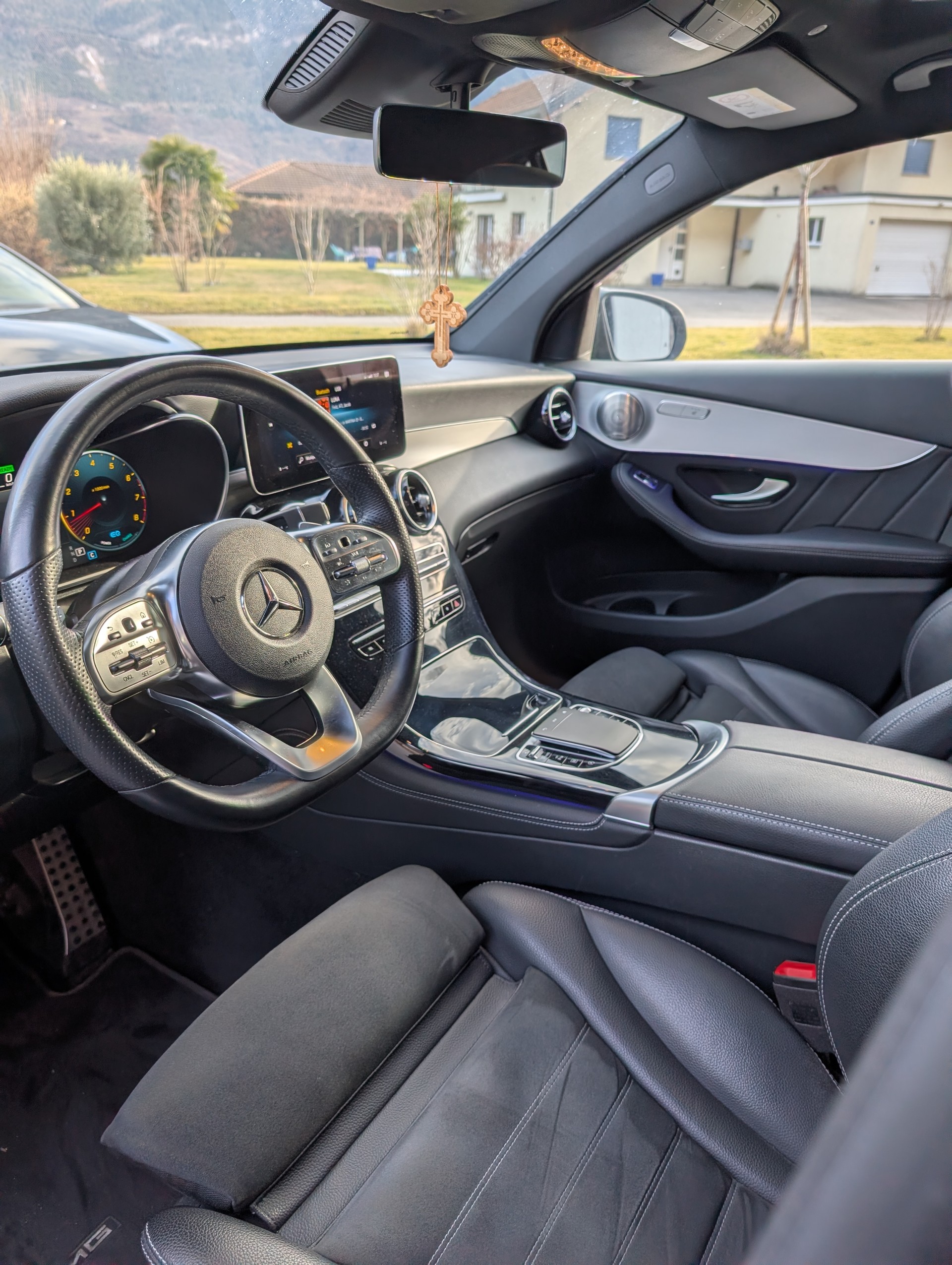 MERCEDES-BENZ GLC 300 AMG Line 4m-image-4