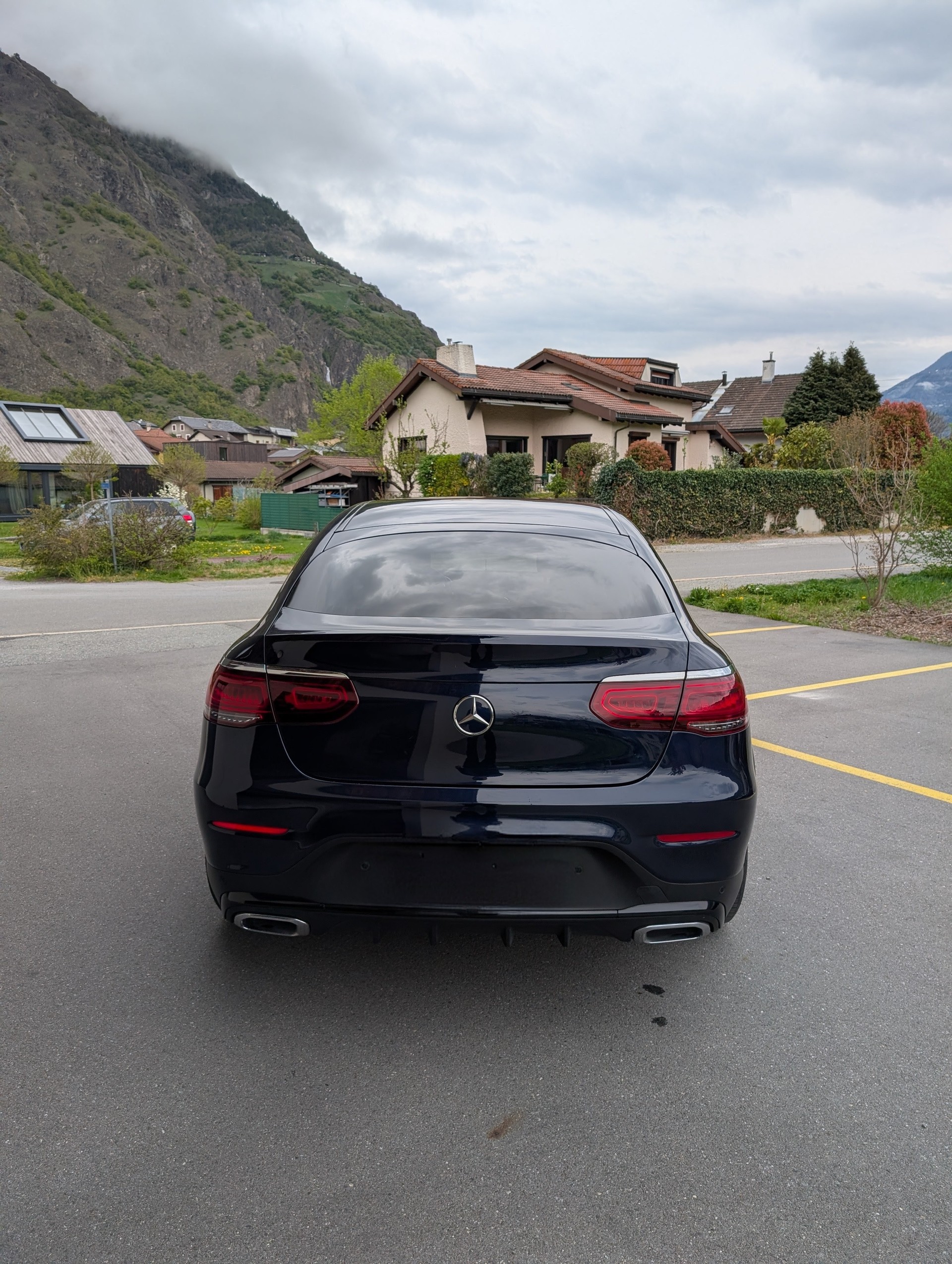 MERCEDES-BENZ GLC 300 AMG Line 4m-image-3