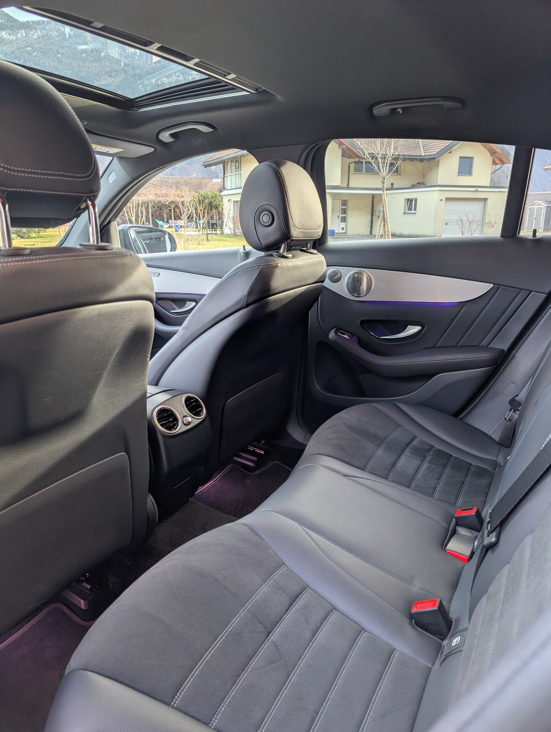 MERCEDES-BENZ GLC 300 AMG Line 4m-image-5