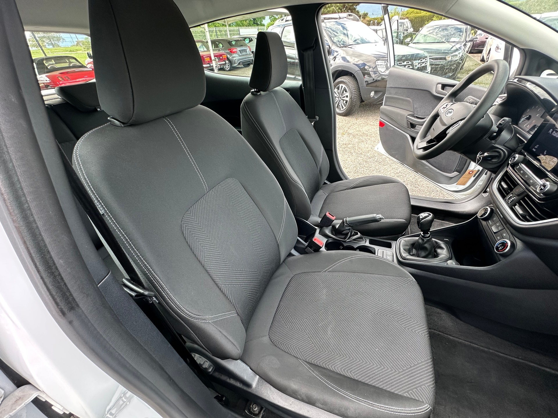 FORD Fiesta 1.0 SCTi Cool & Connect-image-16