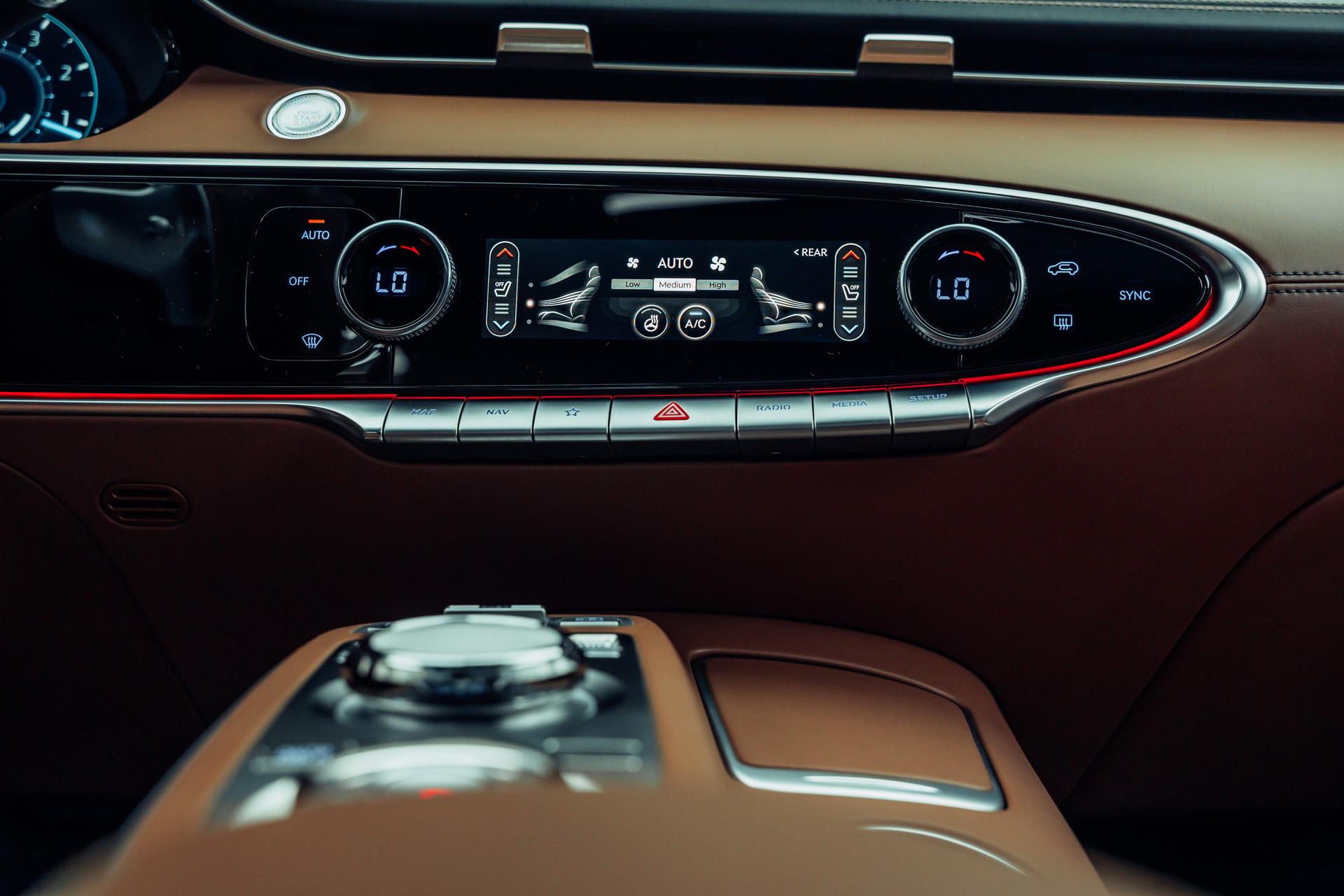 GENESIS GV70 2.2 CRDI Luxury AT8 AWD-image-17