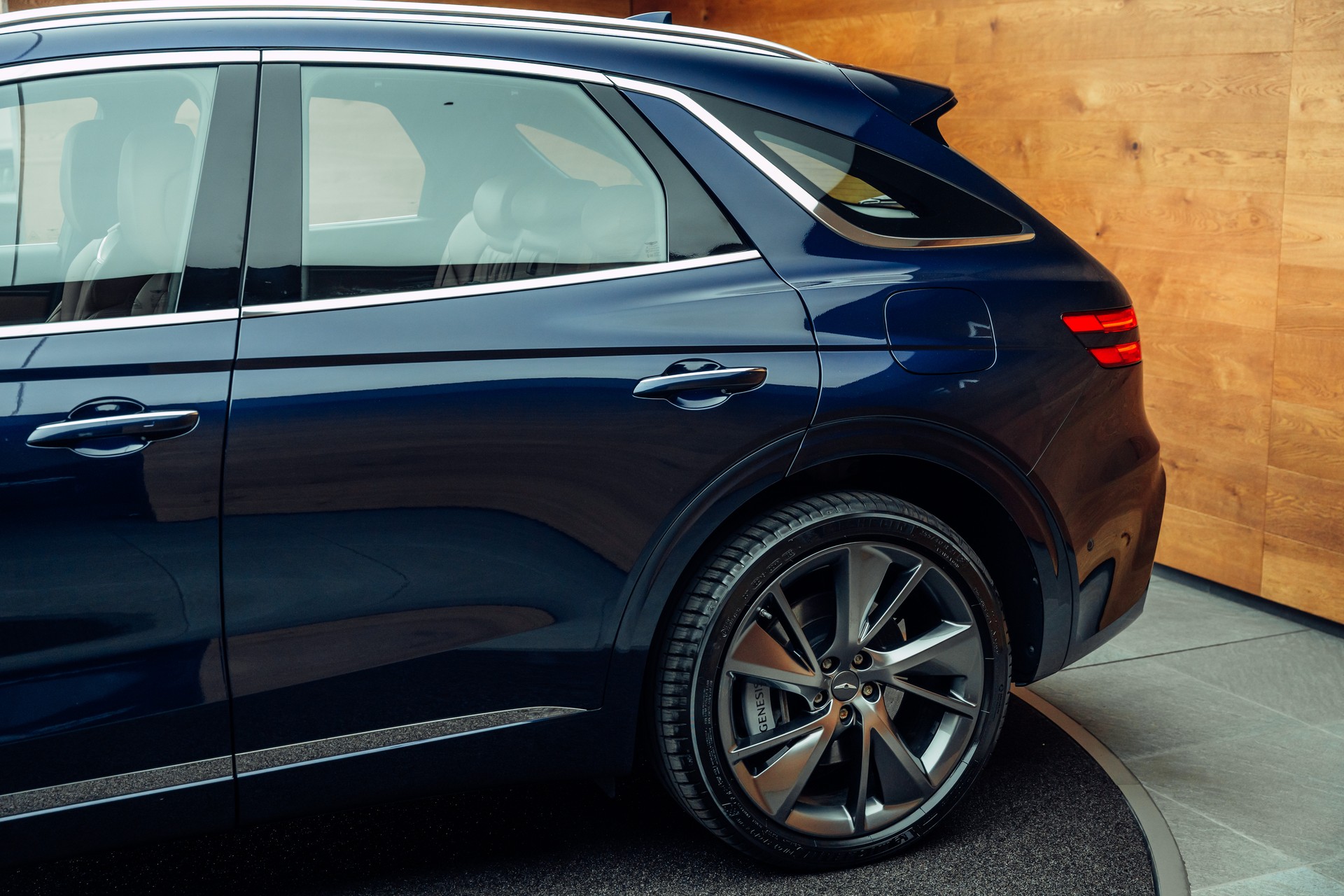 GENESIS GV70 2.2 CRDI Luxury AT8 AWD-image-22