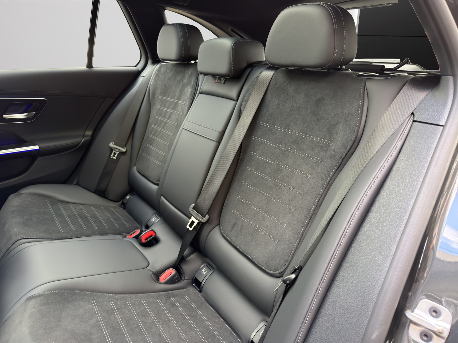 MERCEDES-BENZ C 300de T 4Matic-image-14