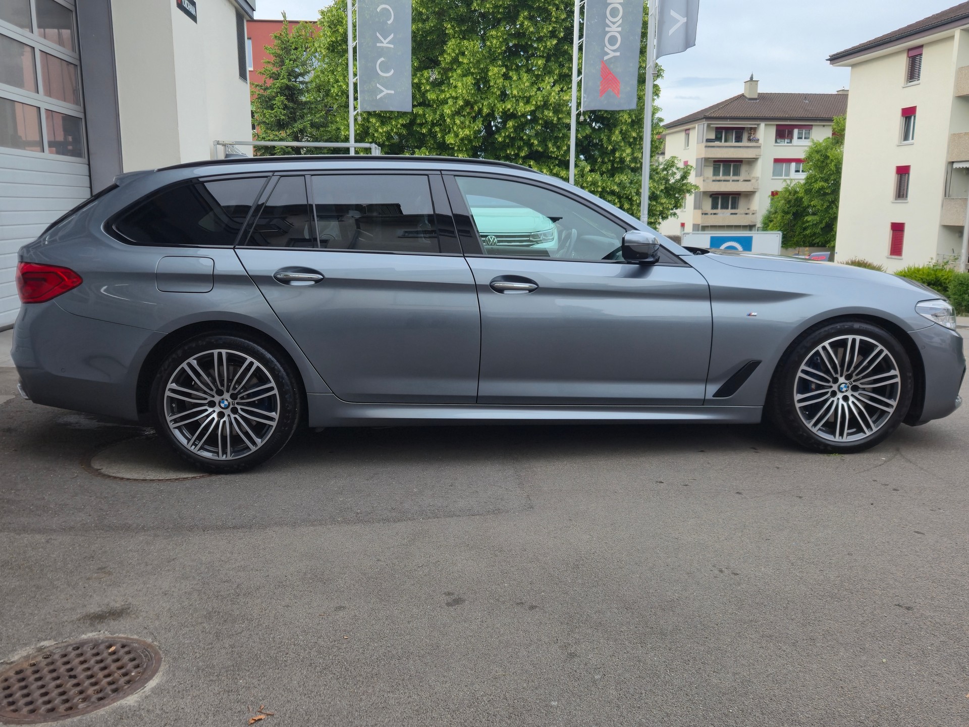 BMW 540d xDrive M Sport Touring Steptronic-image-8