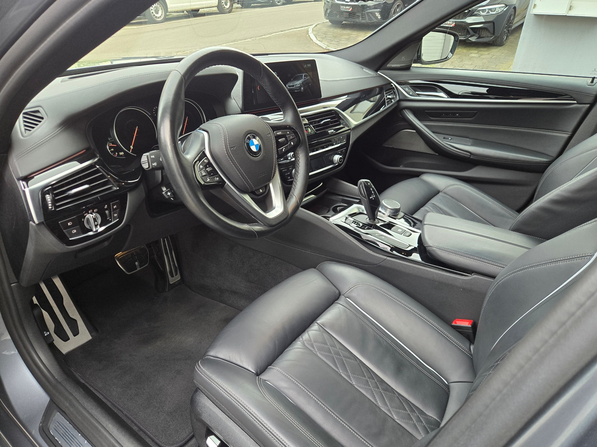 BMW 540d xDrive M Sport Touring Steptronic-image-14