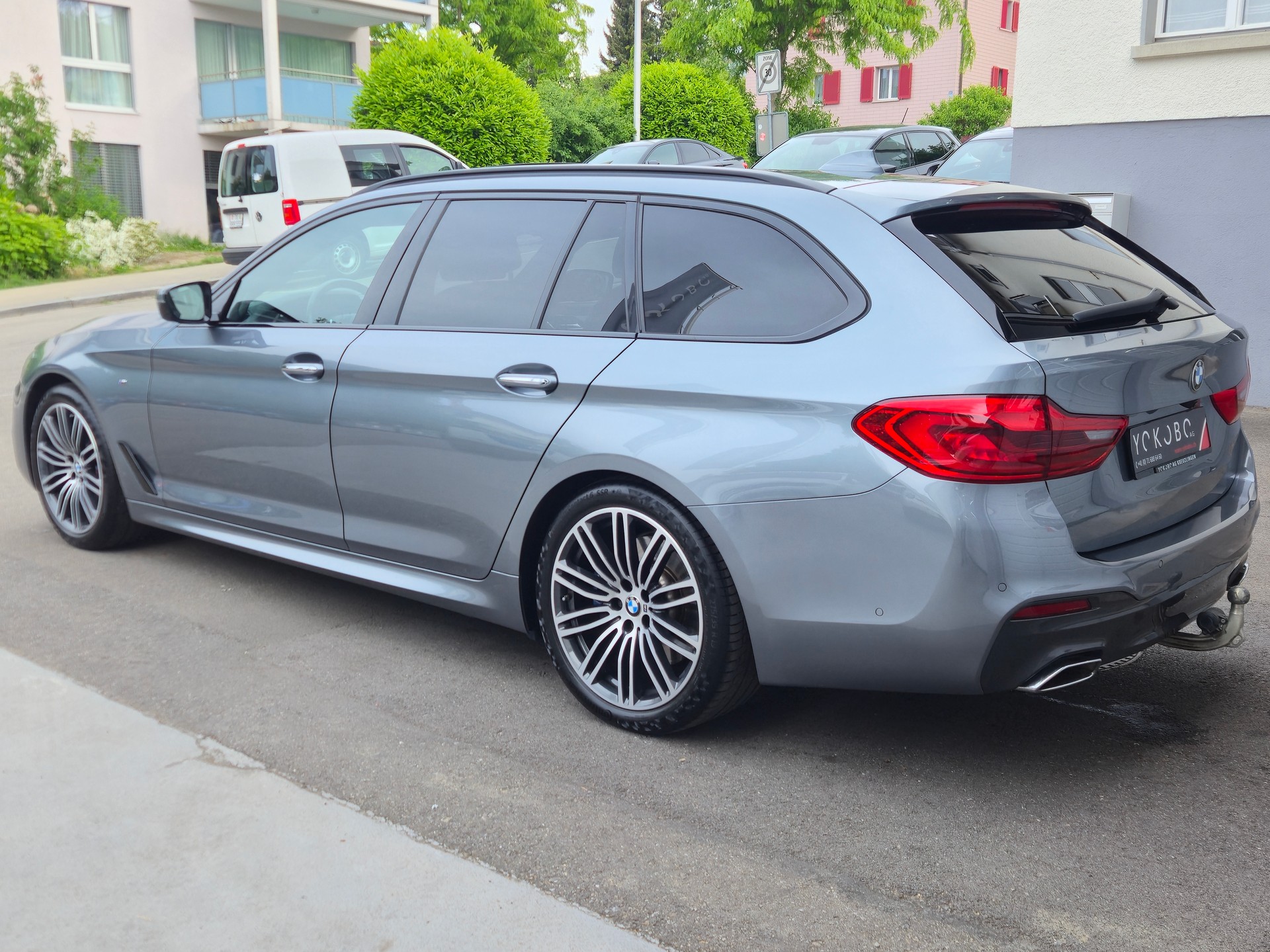 BMW 540d xDrive M Sport Touring Steptronic-image-3