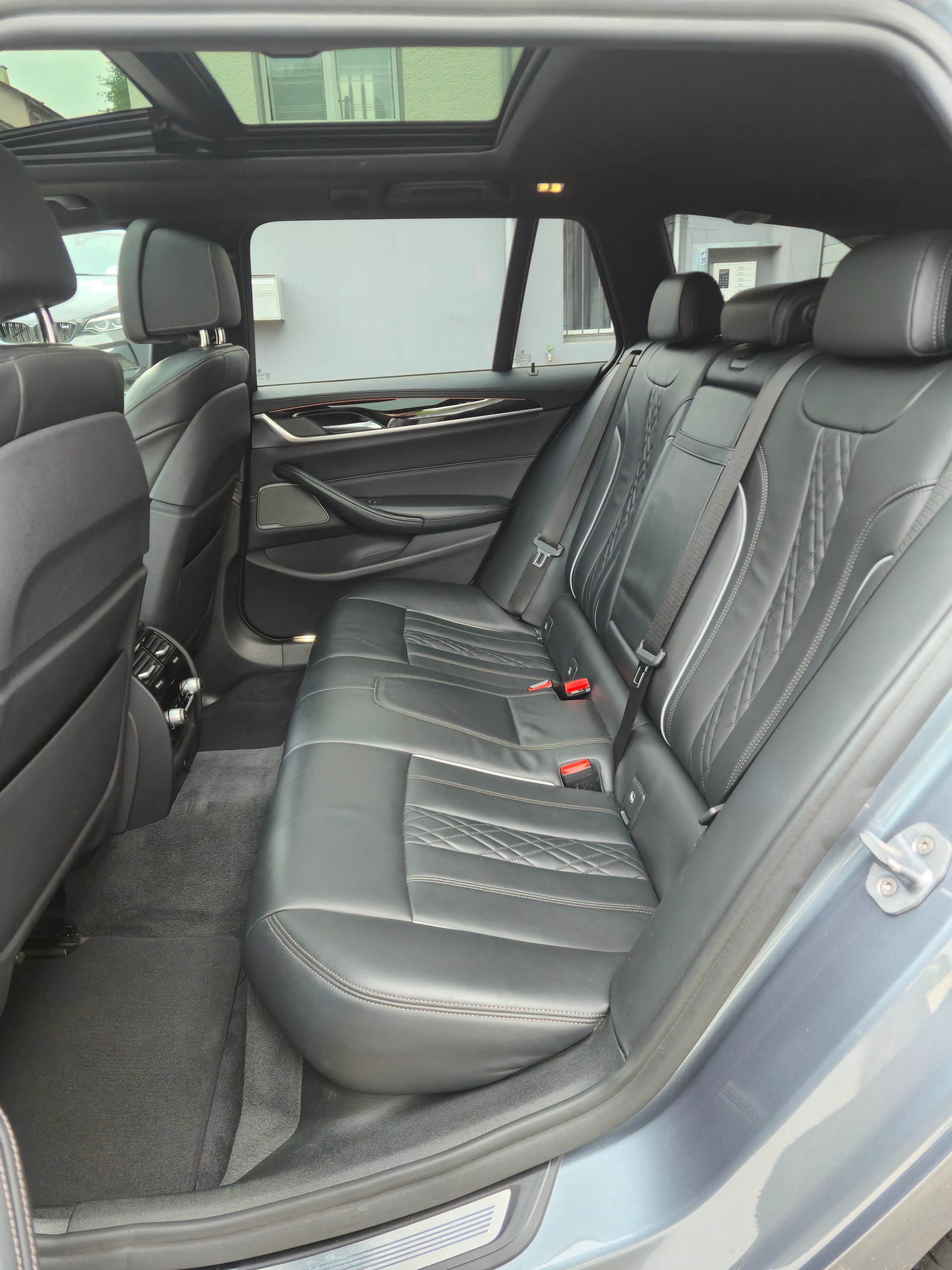 BMW 540d xDrive M Sport Touring Steptronic-image-9
