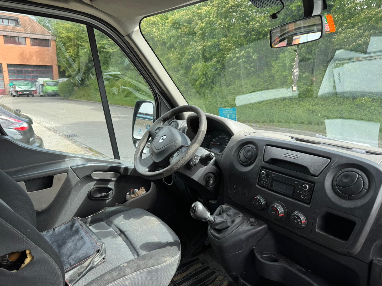 RENAULT Master T35 2.3dCi L3H2-image-9